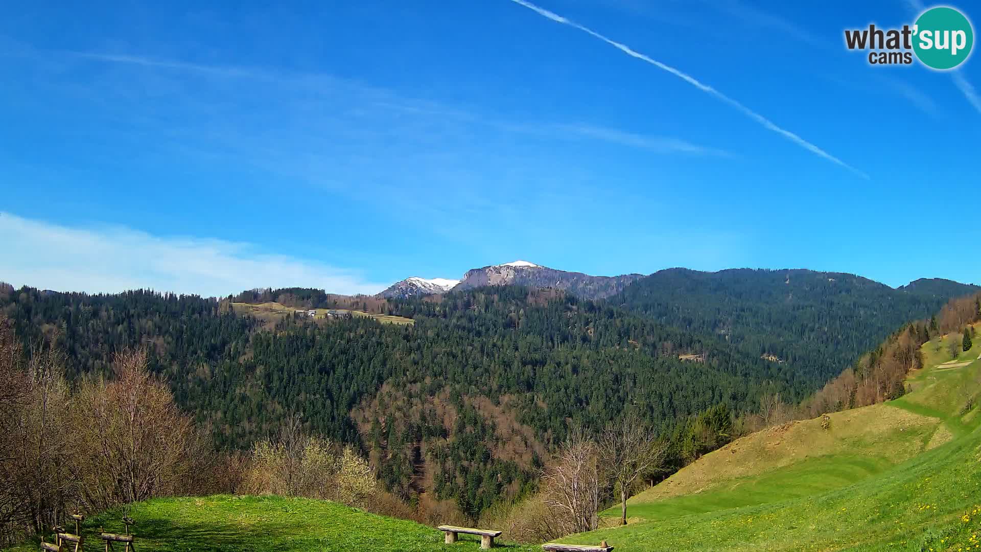 Spletna kamera Brunarica Dražgoše – Pogled v živo na Ratitovec (1666 m)