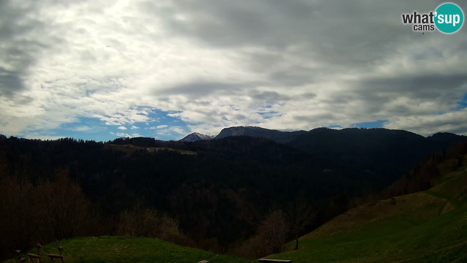 Web kamera Brunarica Dražgoše – Pogled uživo na Ratitovec (1666 m)