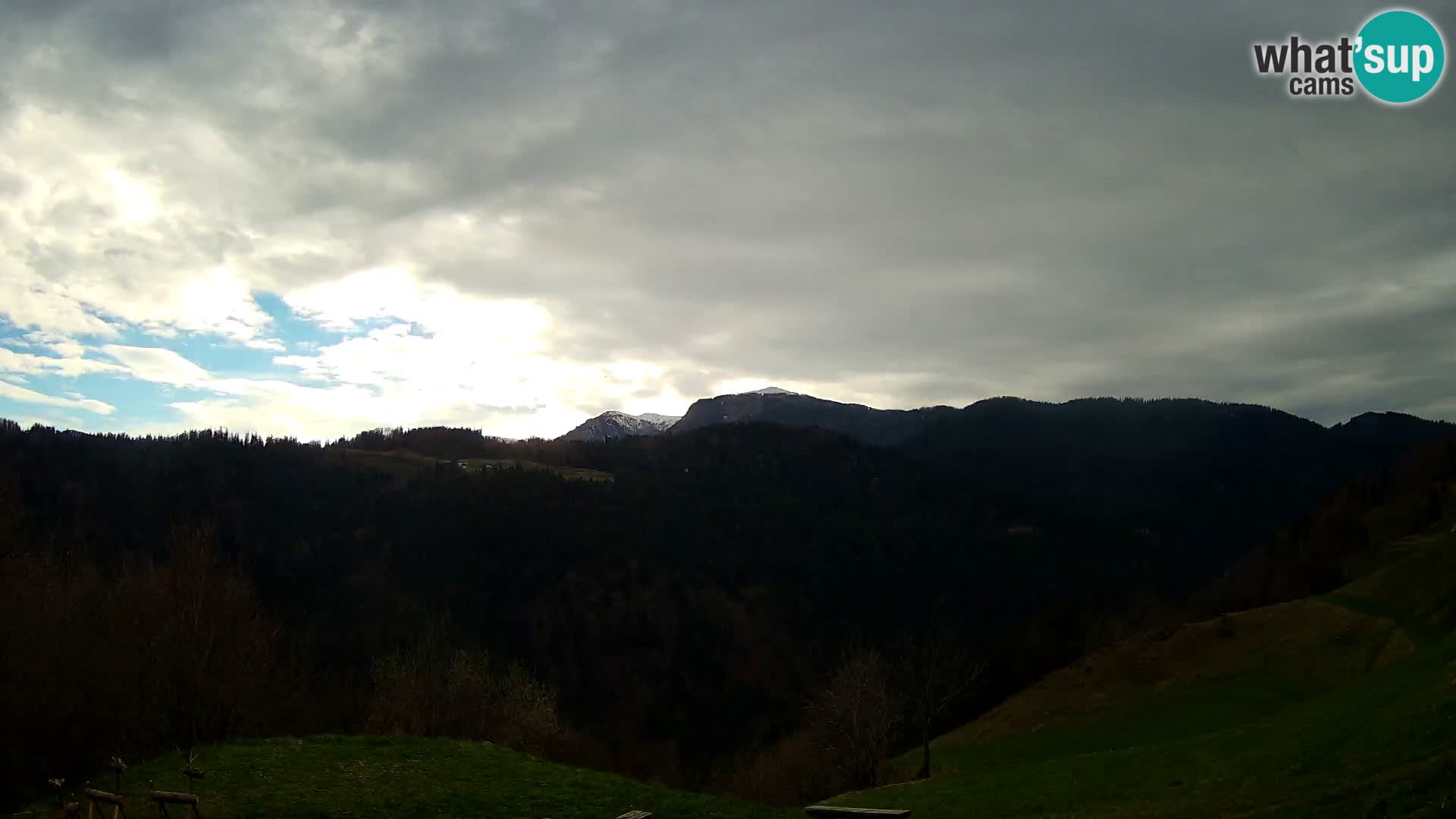 Webcam Brunarica Dražgoše – Live View of Ratitovec (1666 m)