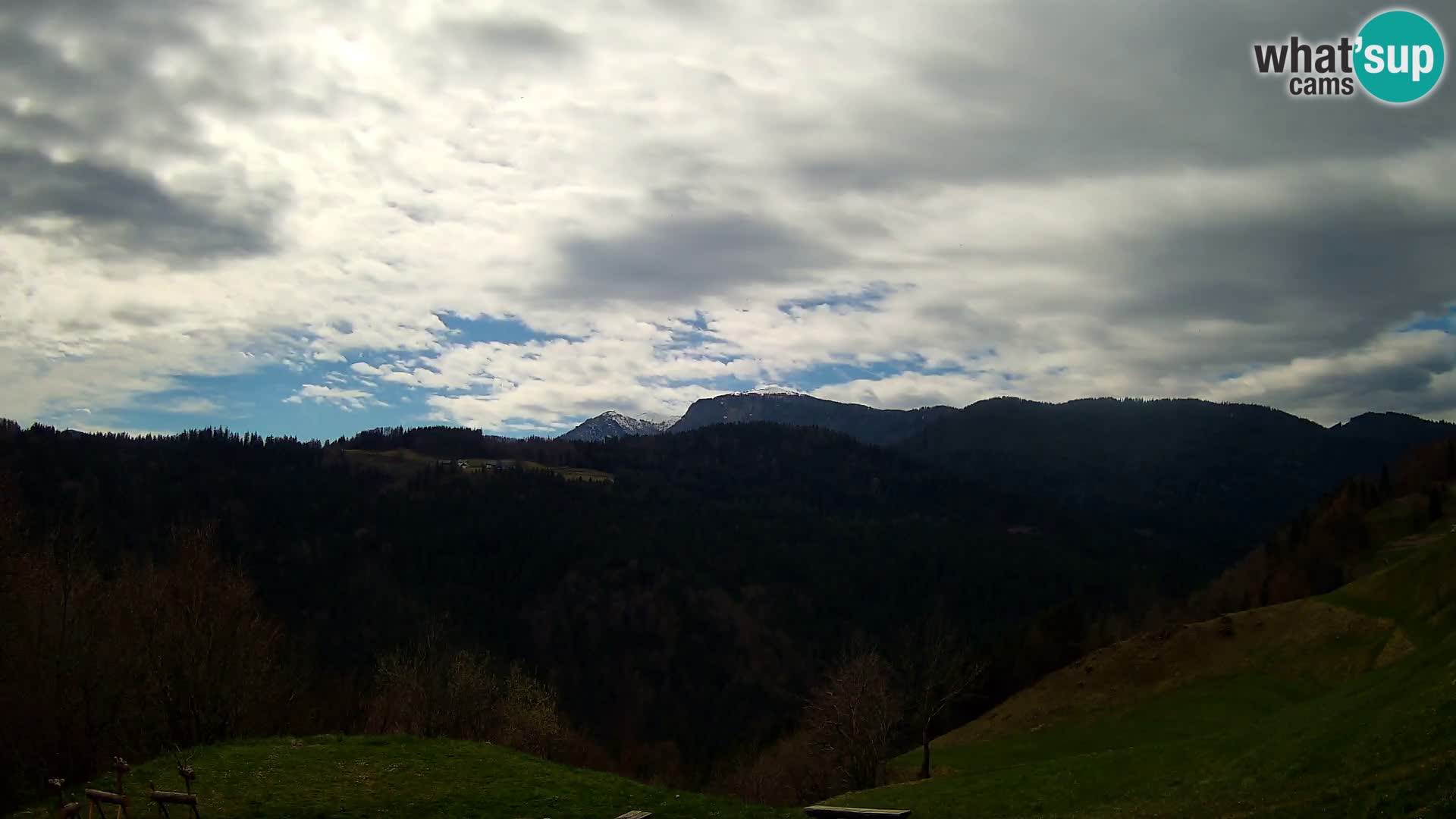 Webcam Brunarica Dražgoše – Live View of Ratitovec (1666 m)