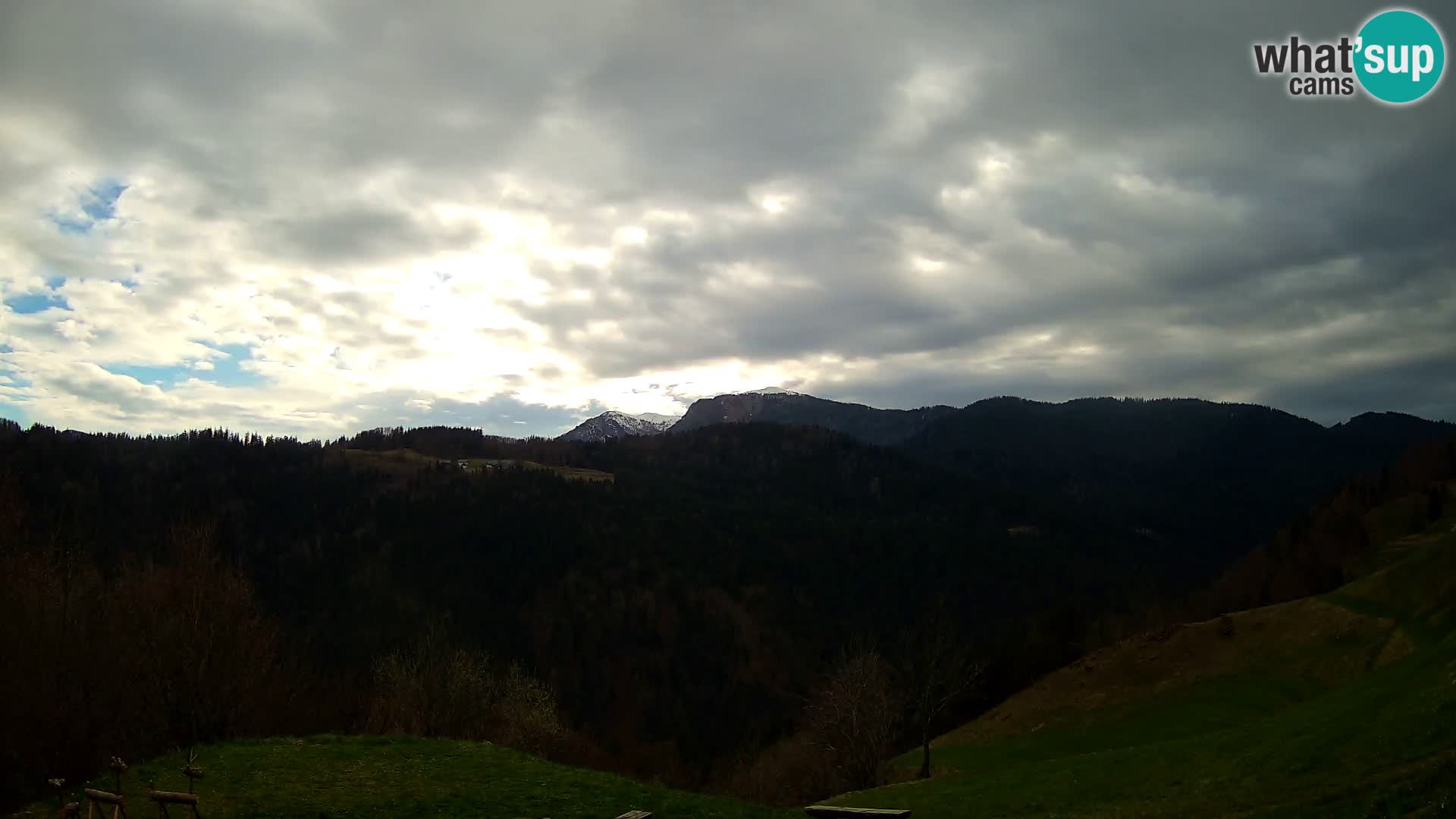 Webcam Brunarica Dražgoše – Live View of Ratitovec (1666 m)