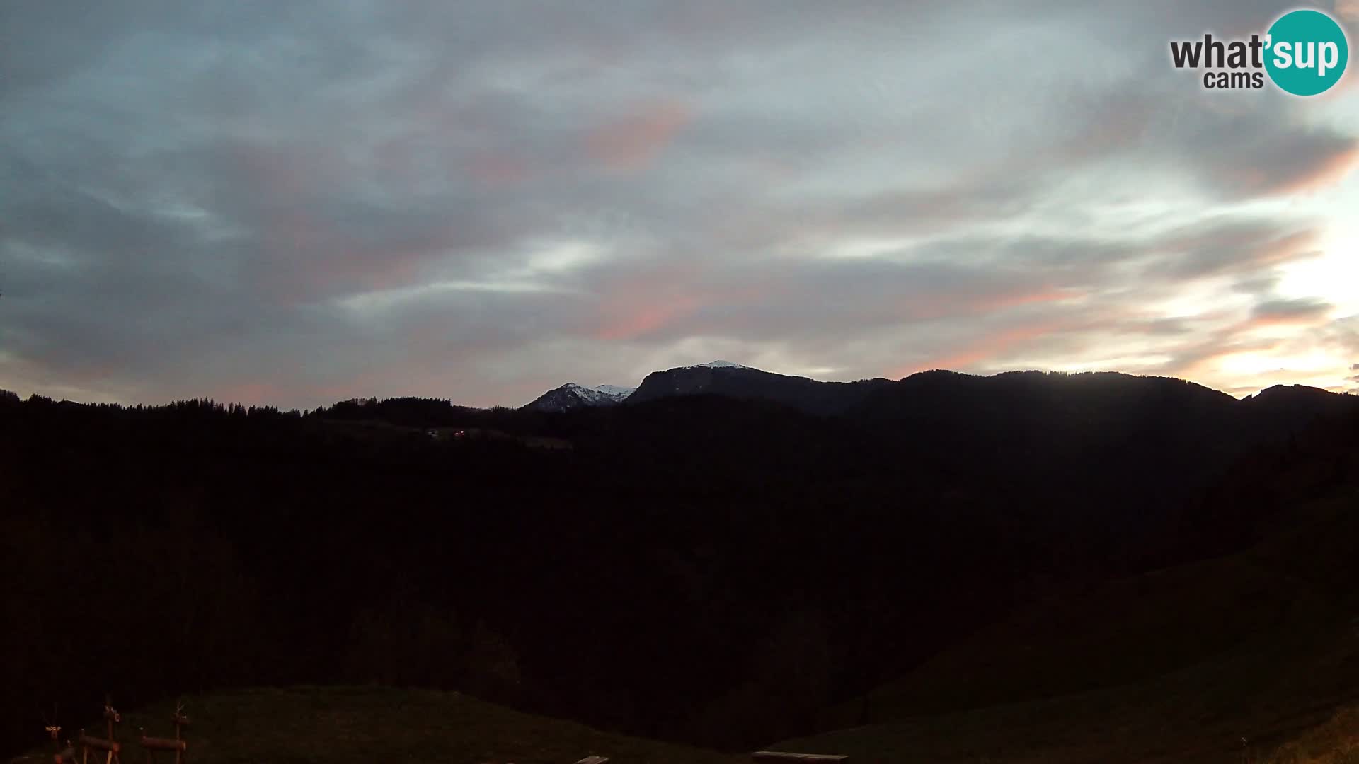 Web kamera Brunarica Dražgoše – Pogled uživo na Ratitovec (1666 m)