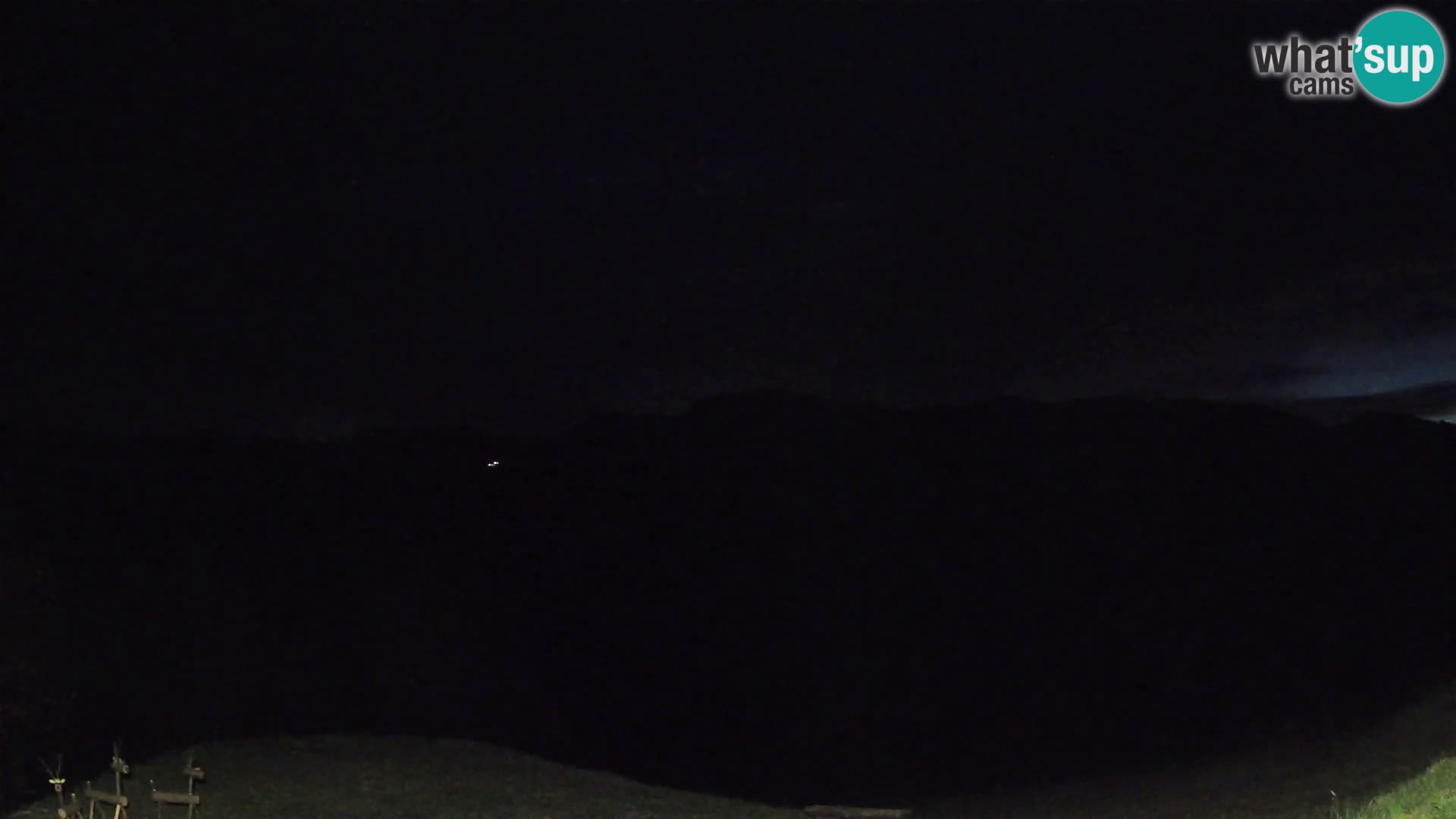 Webcam Brunarica Dražgoše – Live View of Ratitovec (1666 m)