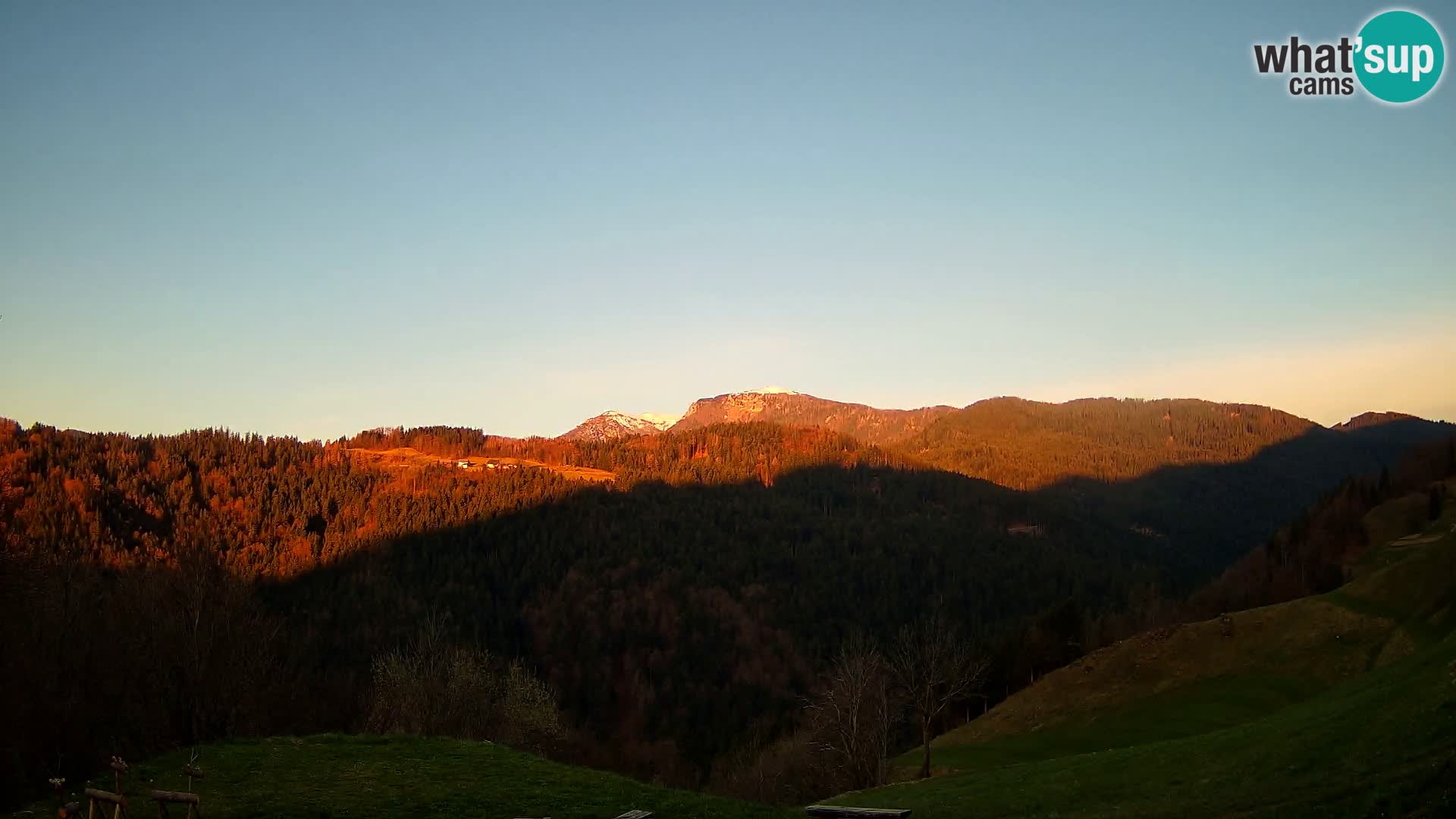 Webcam Brunarica Dražgoše – Live View of Ratitovec (1666 m)
