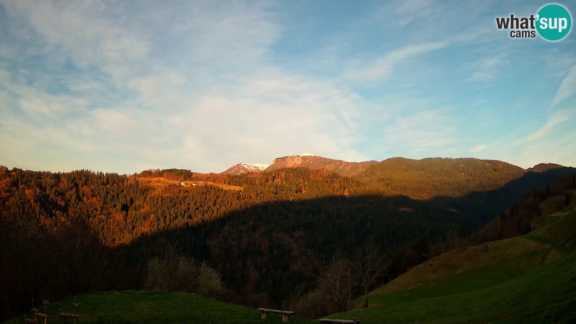 Webcam Brunarica Dražgoše – Live View of Ratitovec (1666 m)