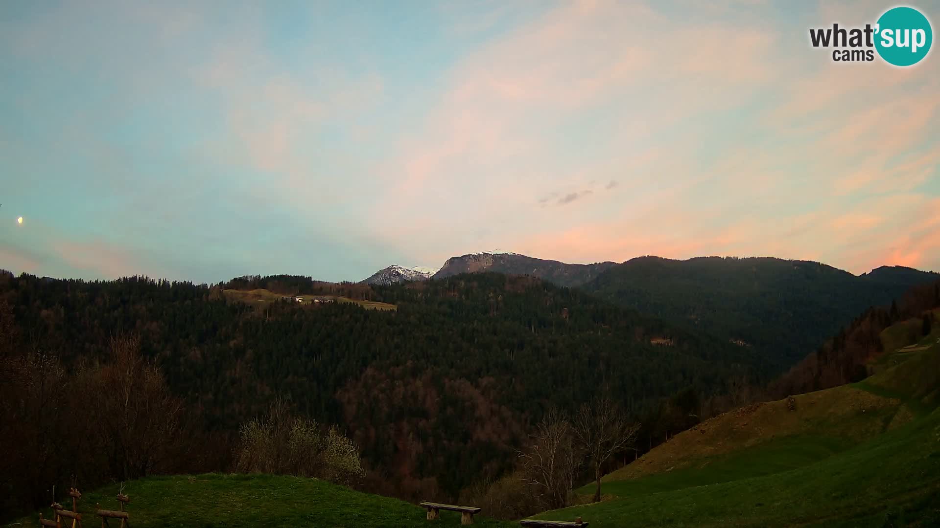 Webcam Brunarica Dražgoše – Live View of Ratitovec (1666 m)