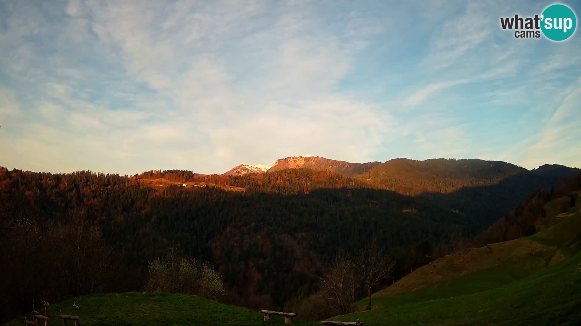 Webcam Brunarica Dražgoše – Live View of Ratitovec (1666 m)