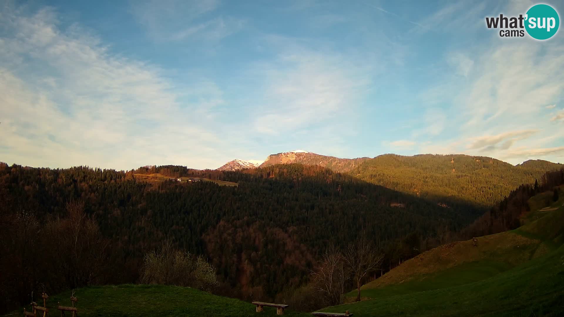 Webcam Brunarica Dražgoše – Live View of Ratitovec (1666 m)