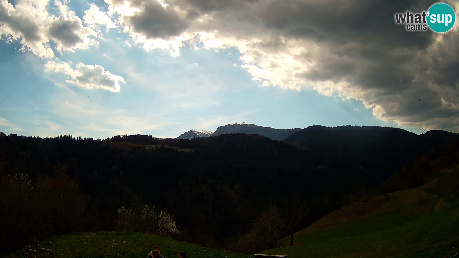 Webcam Brunarica Dražgoše – Live View of Ratitovec (1666 m)