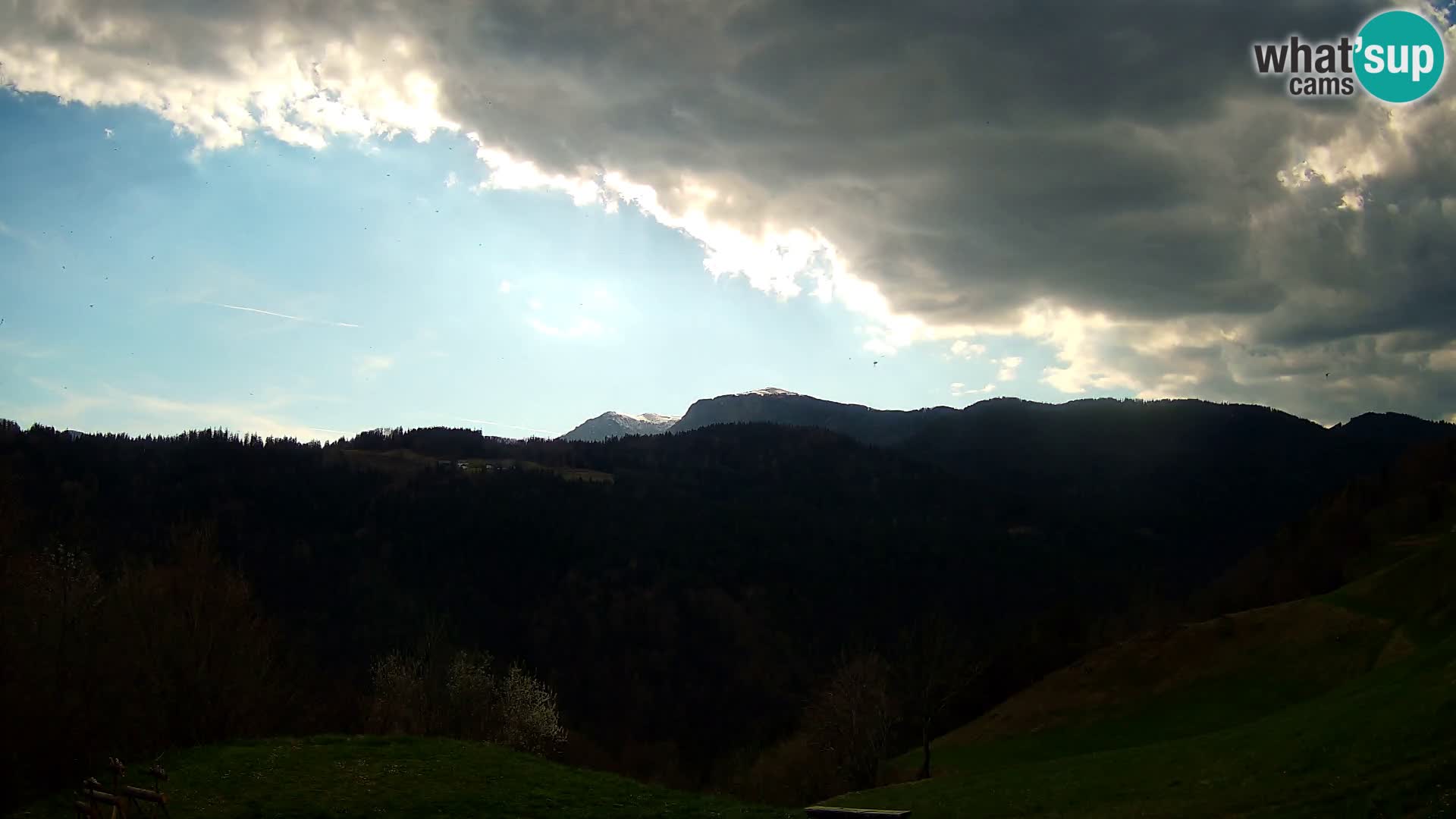 Web kamera Brunarica Dražgoše – Pogled uživo na Ratitovec (1666 m)