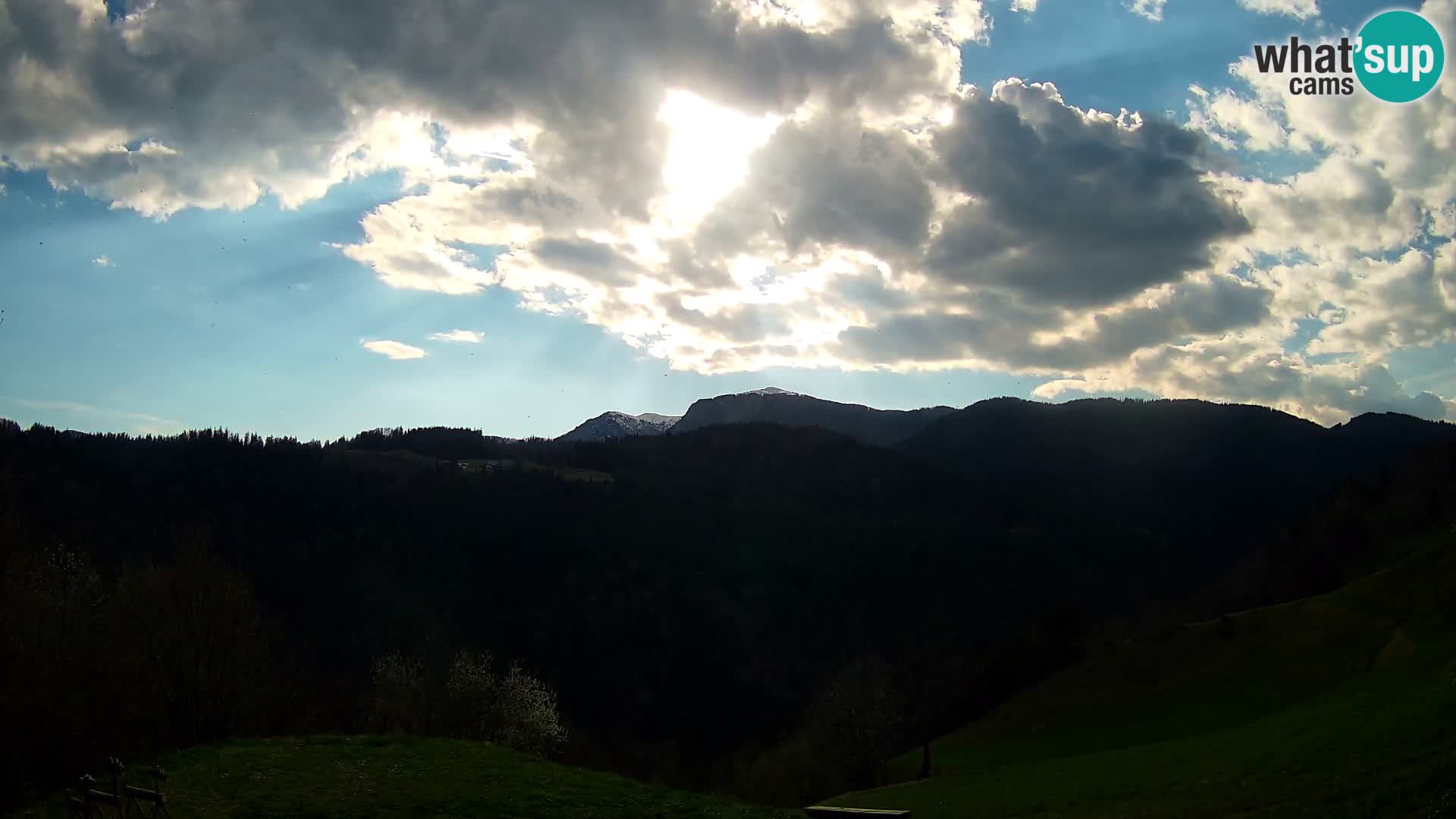 Web kamera Brunarica Dražgoše – Pogled uživo na Ratitovec (1666 m)