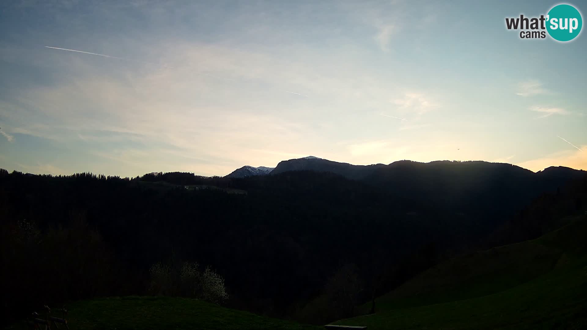 Webcam Brunarica Dražgoše – Live View of Ratitovec (1666 m)