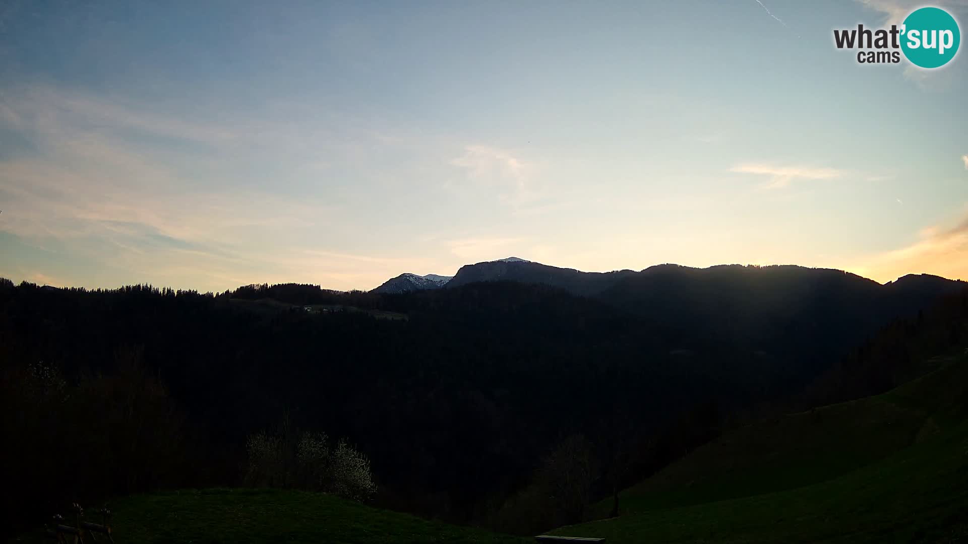 Webcam Brunarica Dražgoše – Live View of Ratitovec (1666 m)