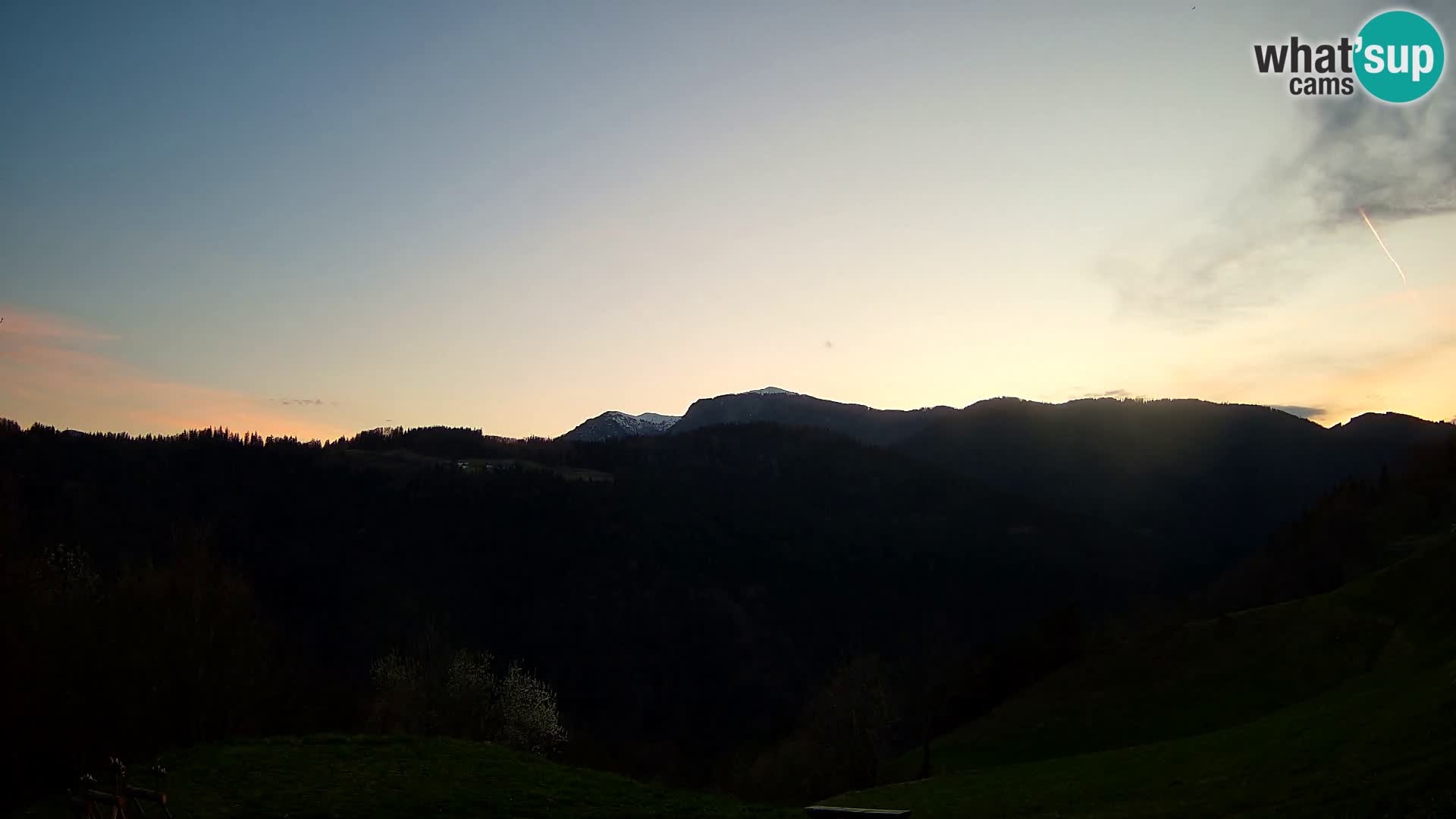 Web kamera Brunarica Dražgoše – Pogled uživo na Ratitovec (1666 m)