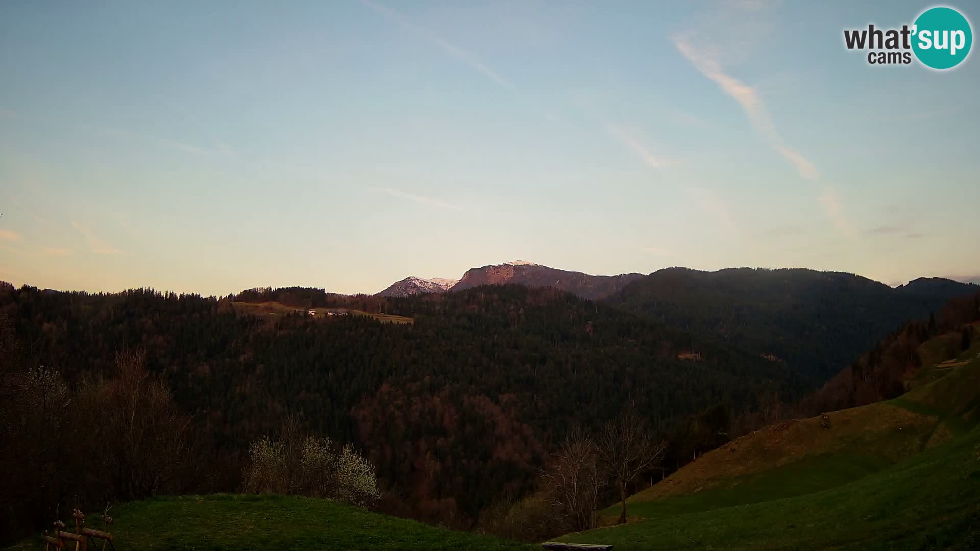 Web kamera Brunarica Dražgoše – Pogled uživo na Ratitovec (1666 m)