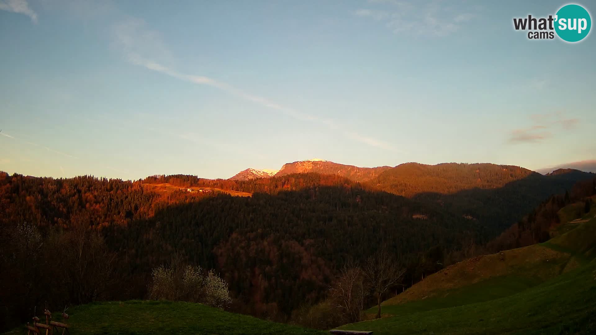 Webcam Brunarica Dražgoše – Live View of Ratitovec (1666 m)