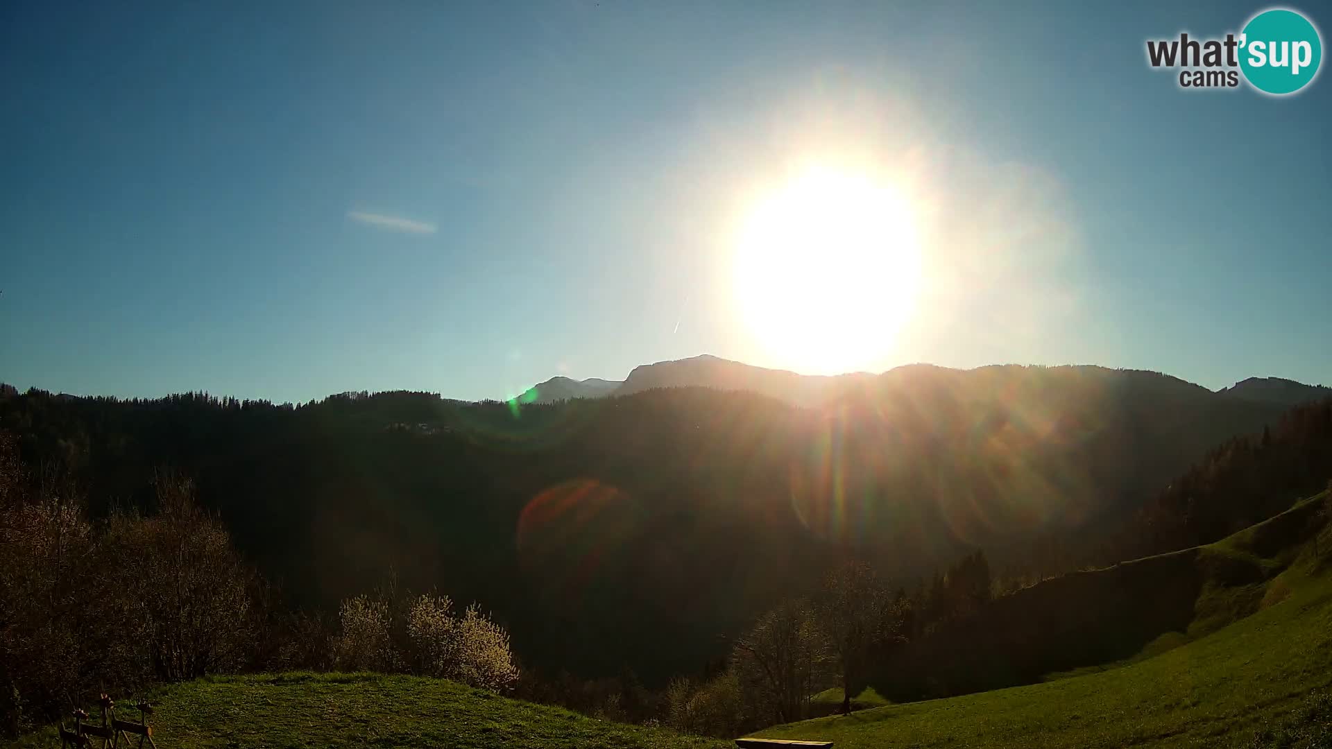 Web kamera Brunarica Dražgoše – Pogled uživo na Ratitovec (1666 m)