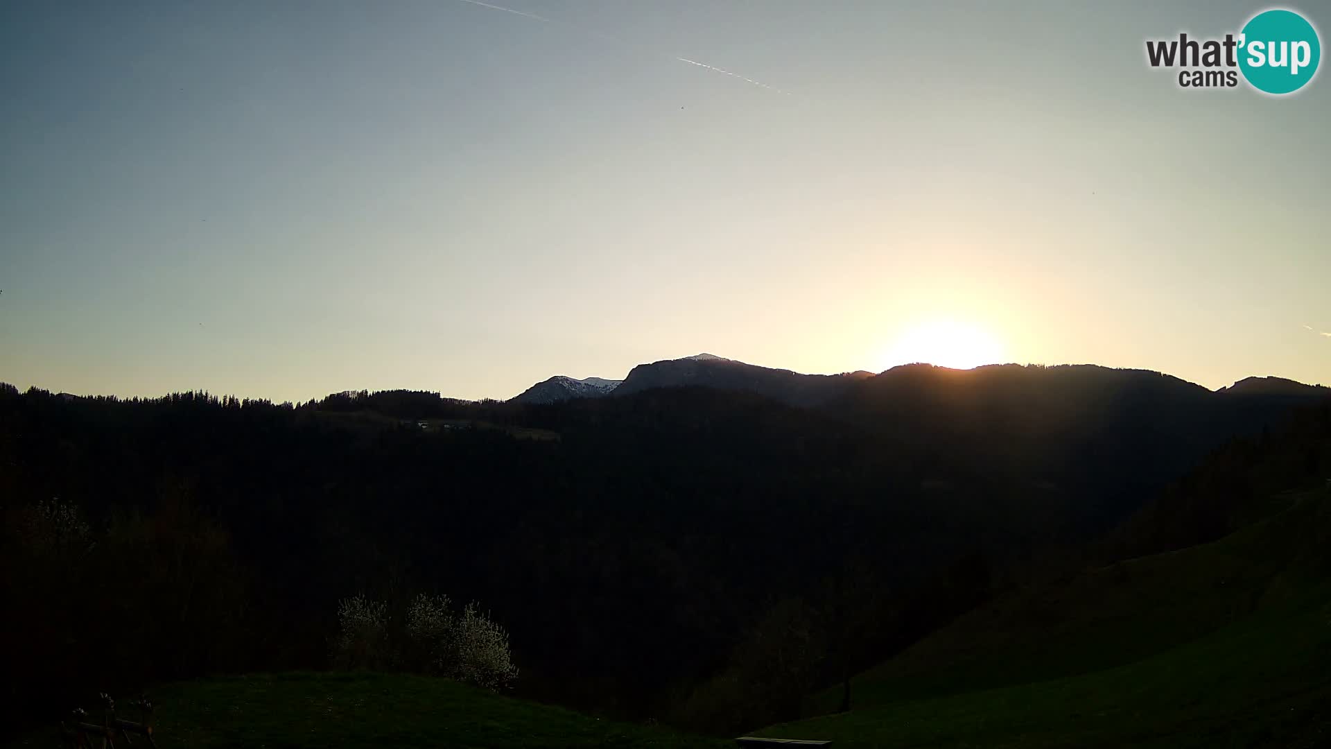 Web kamera Brunarica Dražgoše – Pogled uživo na Ratitovec (1666 m)