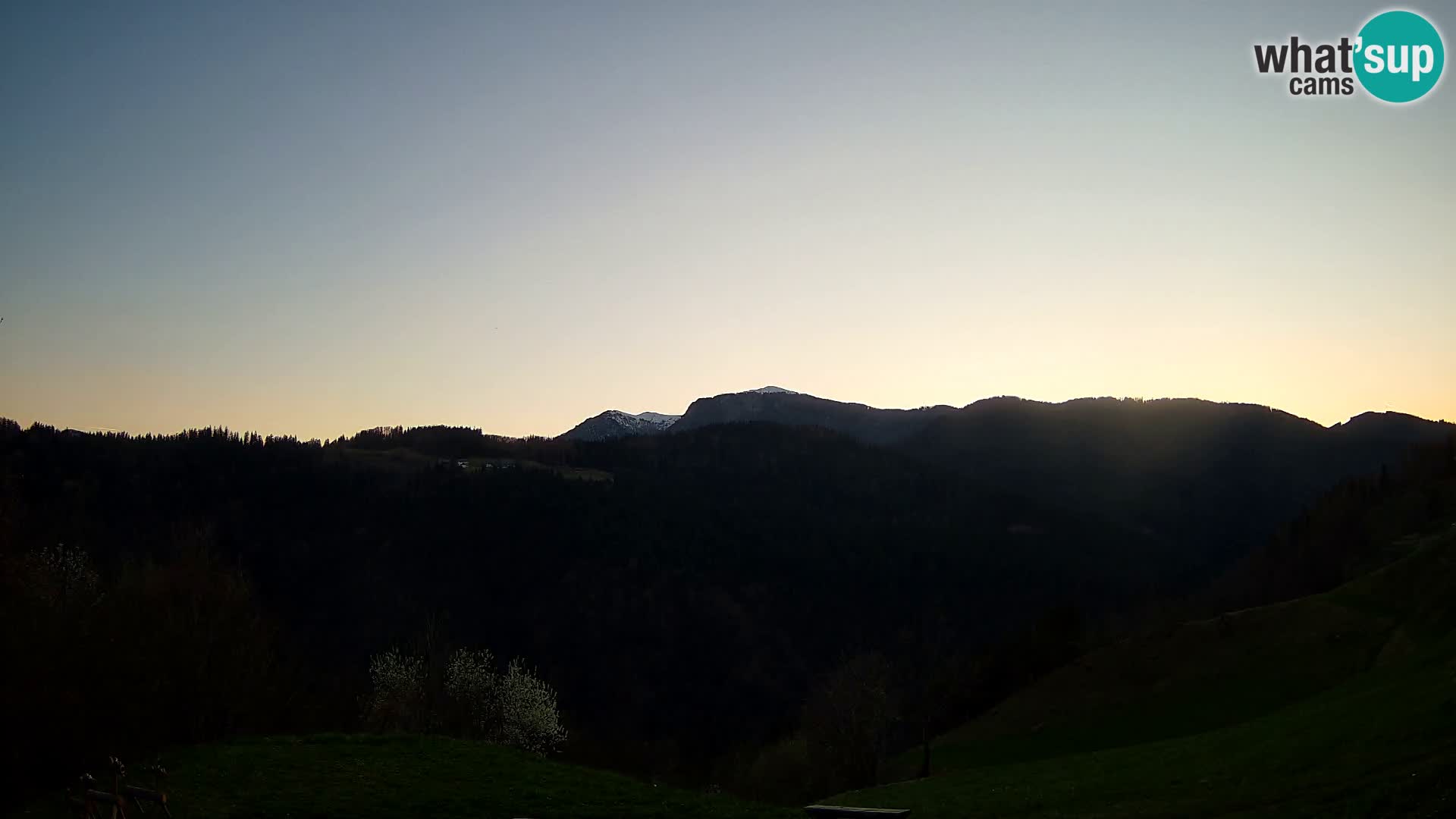 Webcam Brunarica Dražgoše – Live View of Ratitovec (1666 m)