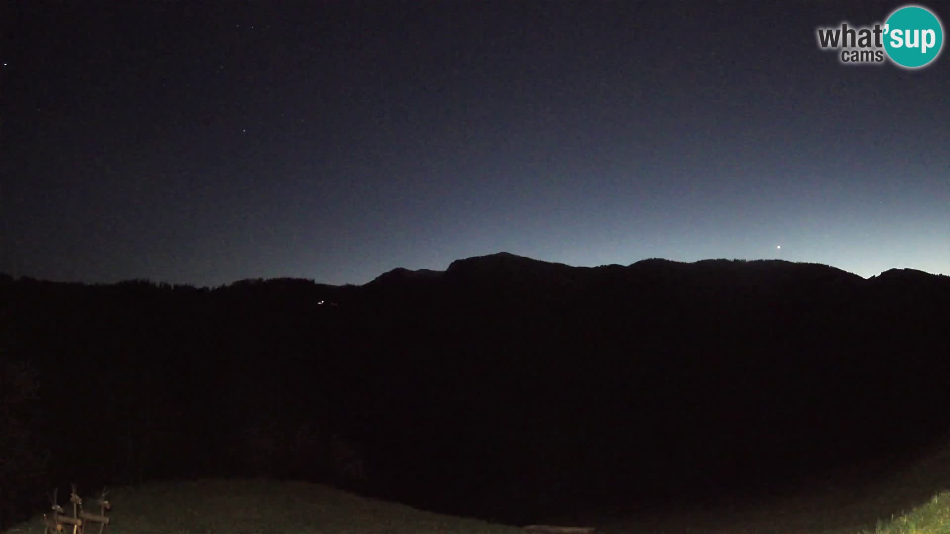 Webcam Brunarica Dražgoše – Live View of Ratitovec (1666 m)