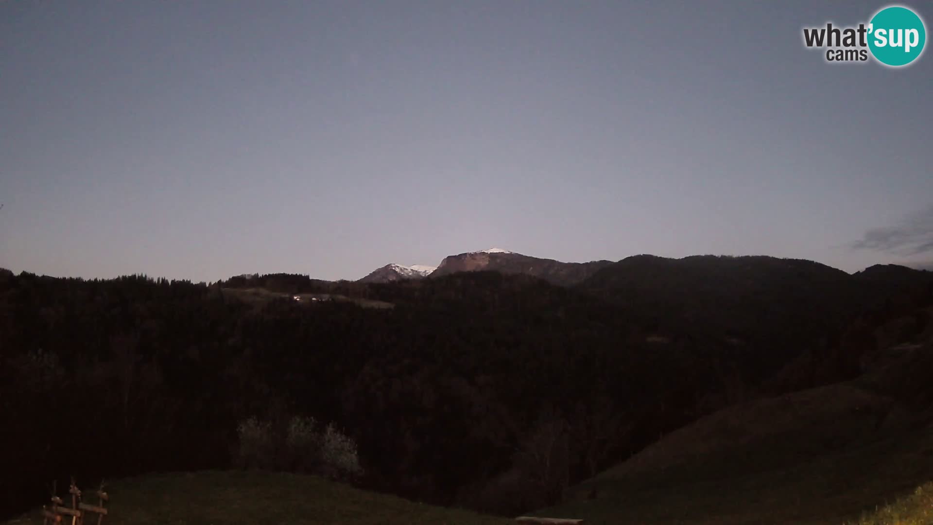 Webcam Brunarica Dražgoše – Live View of Ratitovec (1666 m)