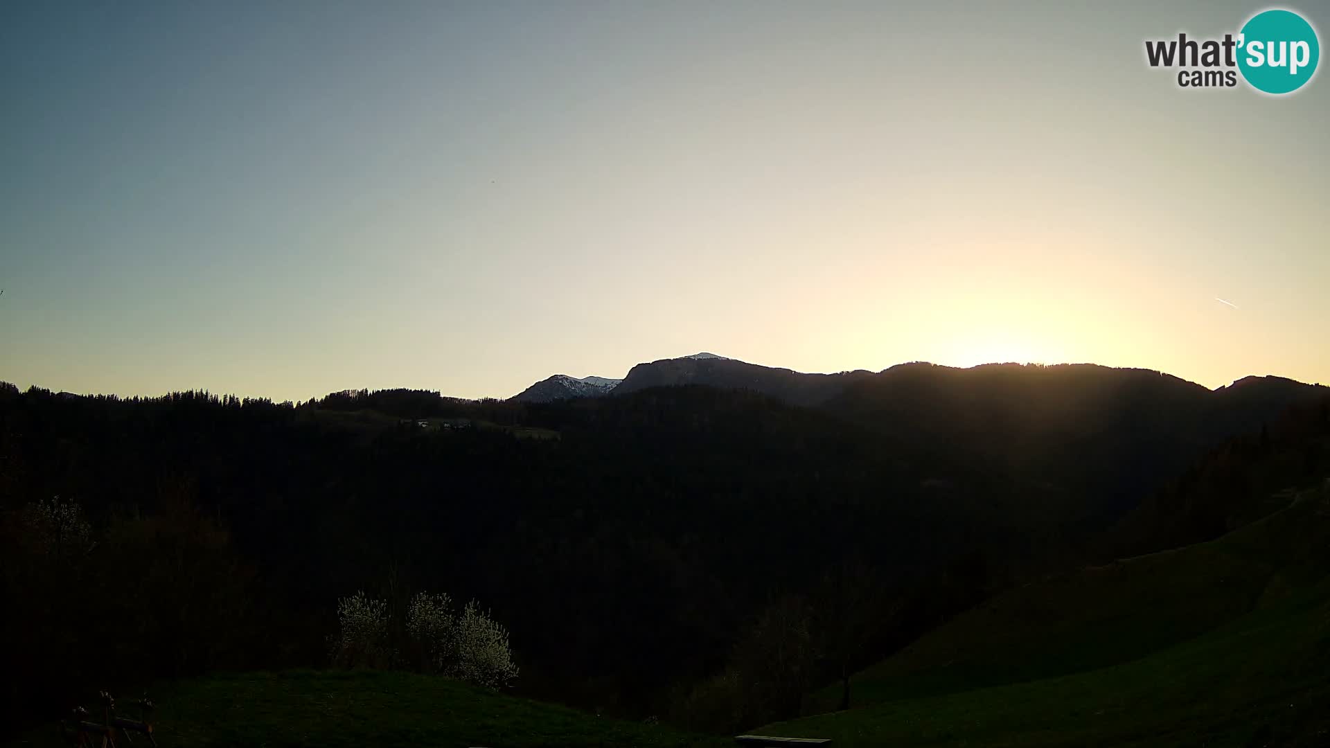 Web kamera Brunarica Dražgoše – Pogled uživo na Ratitovec (1666 m)