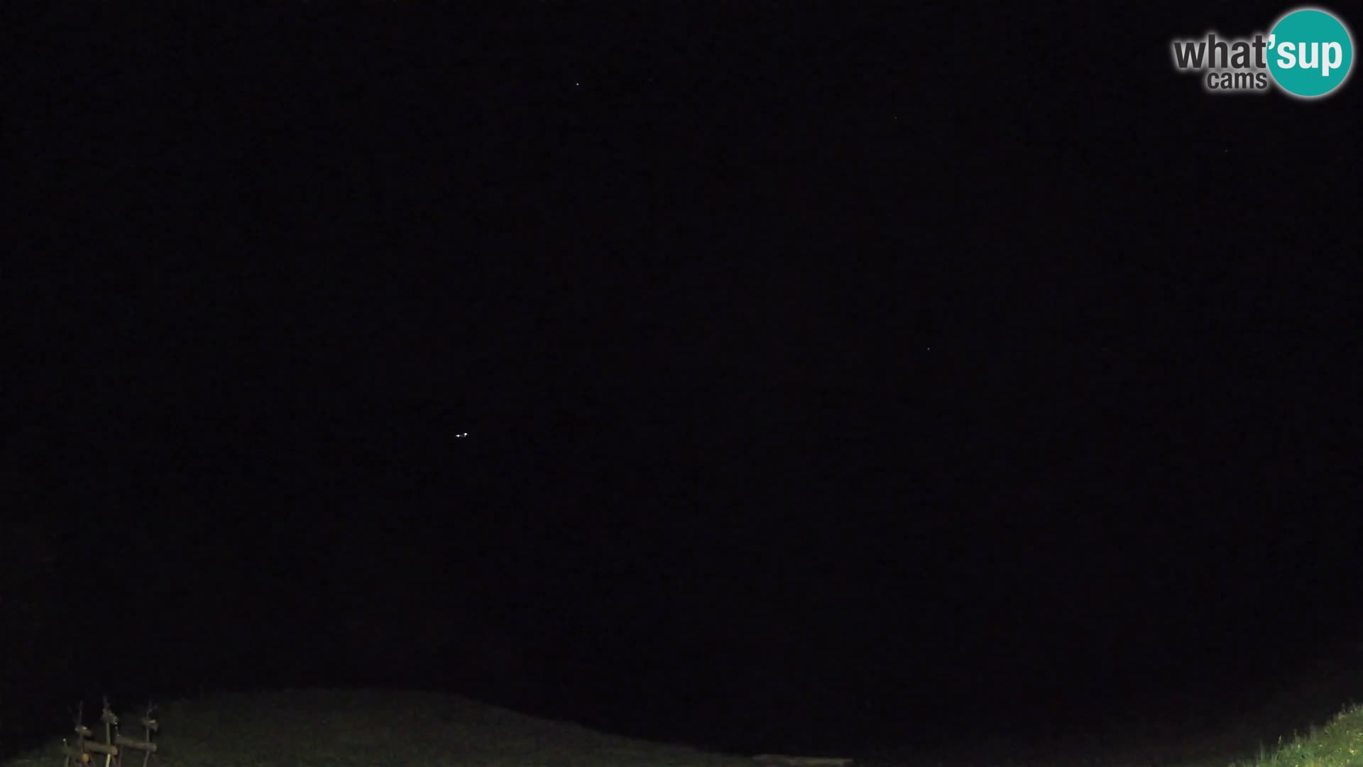 Spletna kamera Brunarica Dražgoše – Pogled v živo na Ratitovec (1666 m)