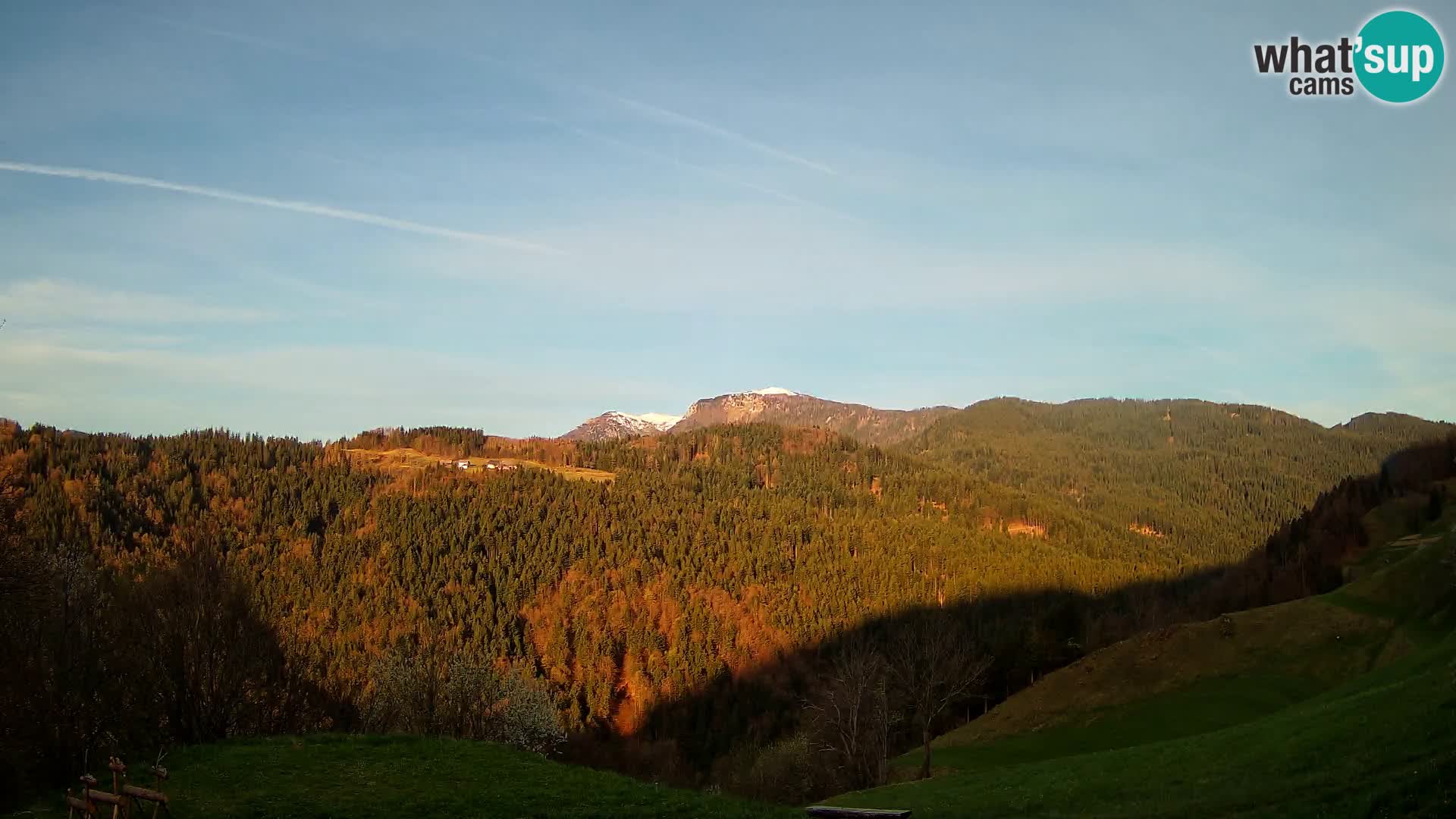 Webcam Brunarica Dražgoše – Live View of Ratitovec (1666 m)