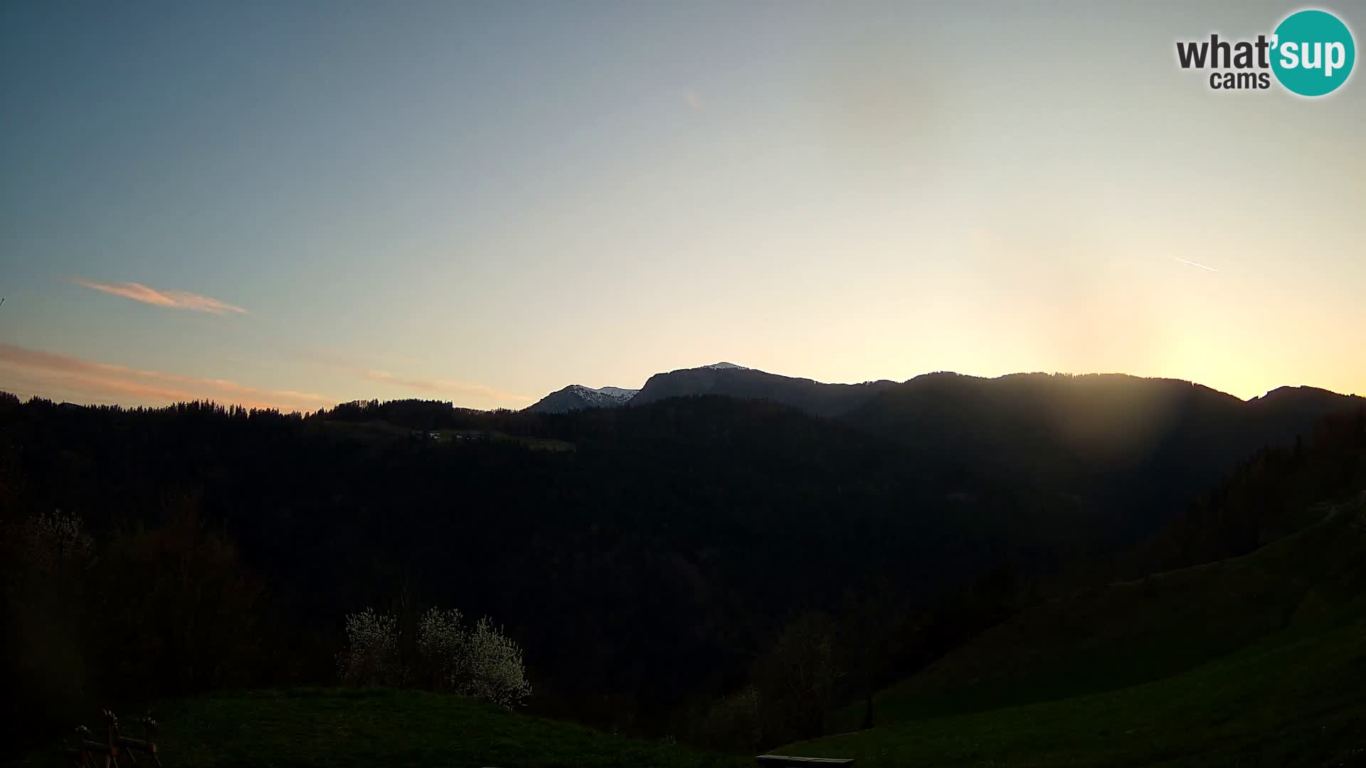 Webcam Brunarica Dražgoše – Live View of Ratitovec (1666 m)