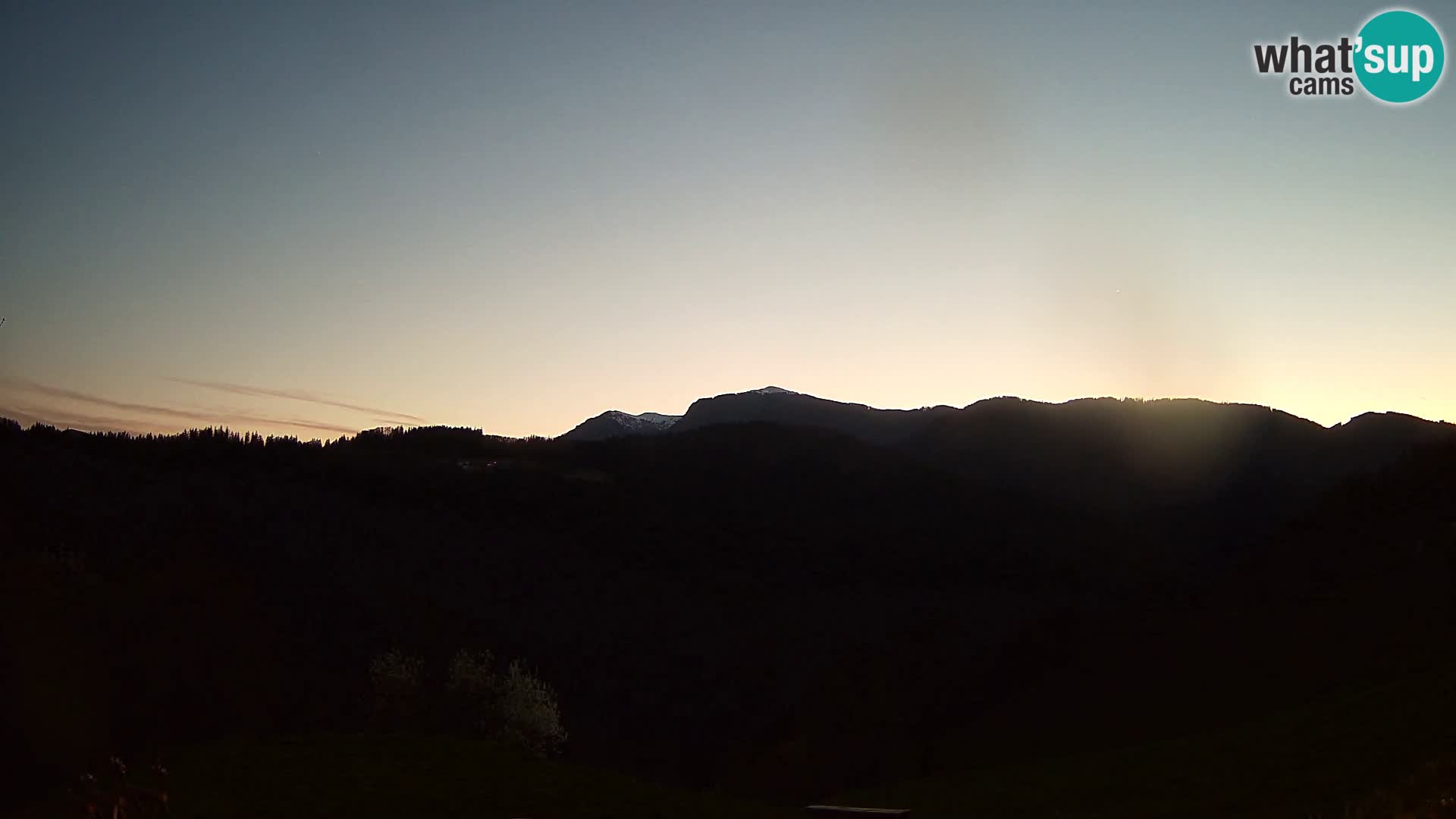 Webcam Brunarica Dražgoše – Live View of Ratitovec (1666 m)