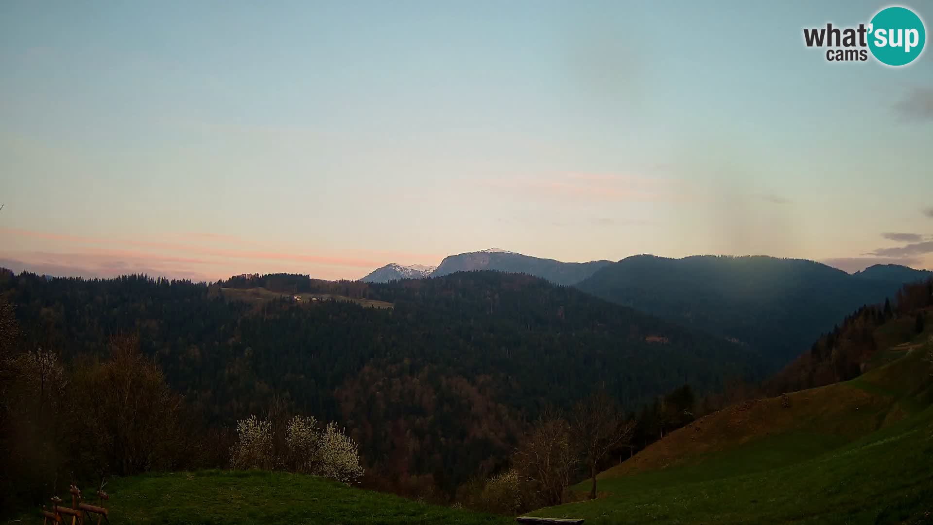 Webcam Brunarica Dražgoše – Live View of Ratitovec (1666 m)