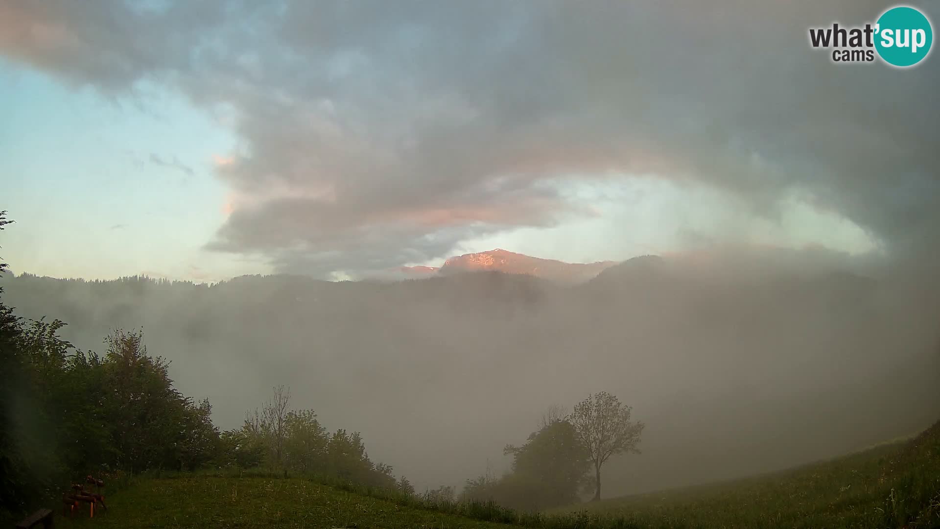 Web kamera Brunarica Dražgoše – Pogled uživo na Ratitovec (1666 m)
