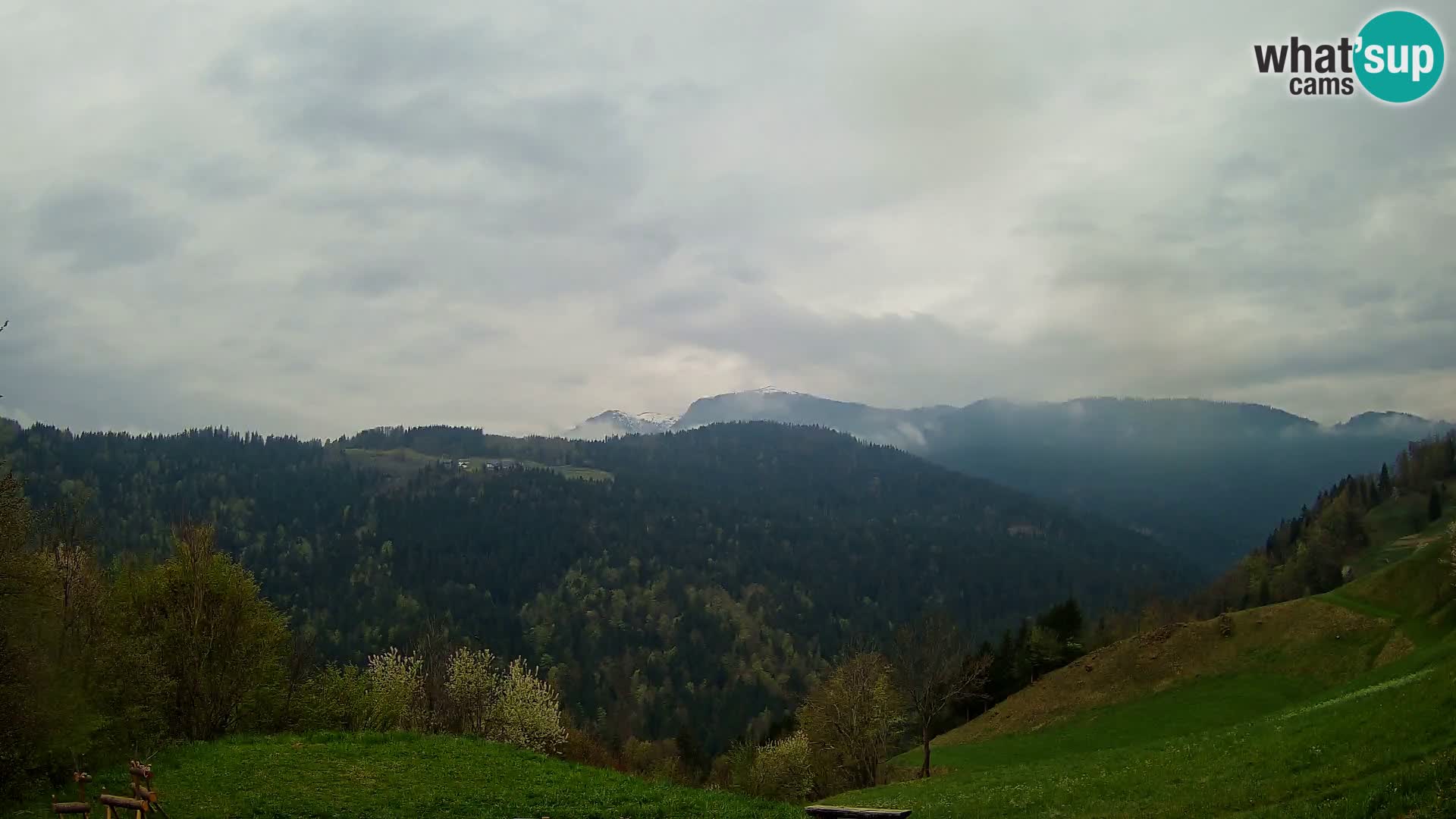 Webcam Brunarica Dražgoše – Liveblick auf Ratitovec (1666 m)