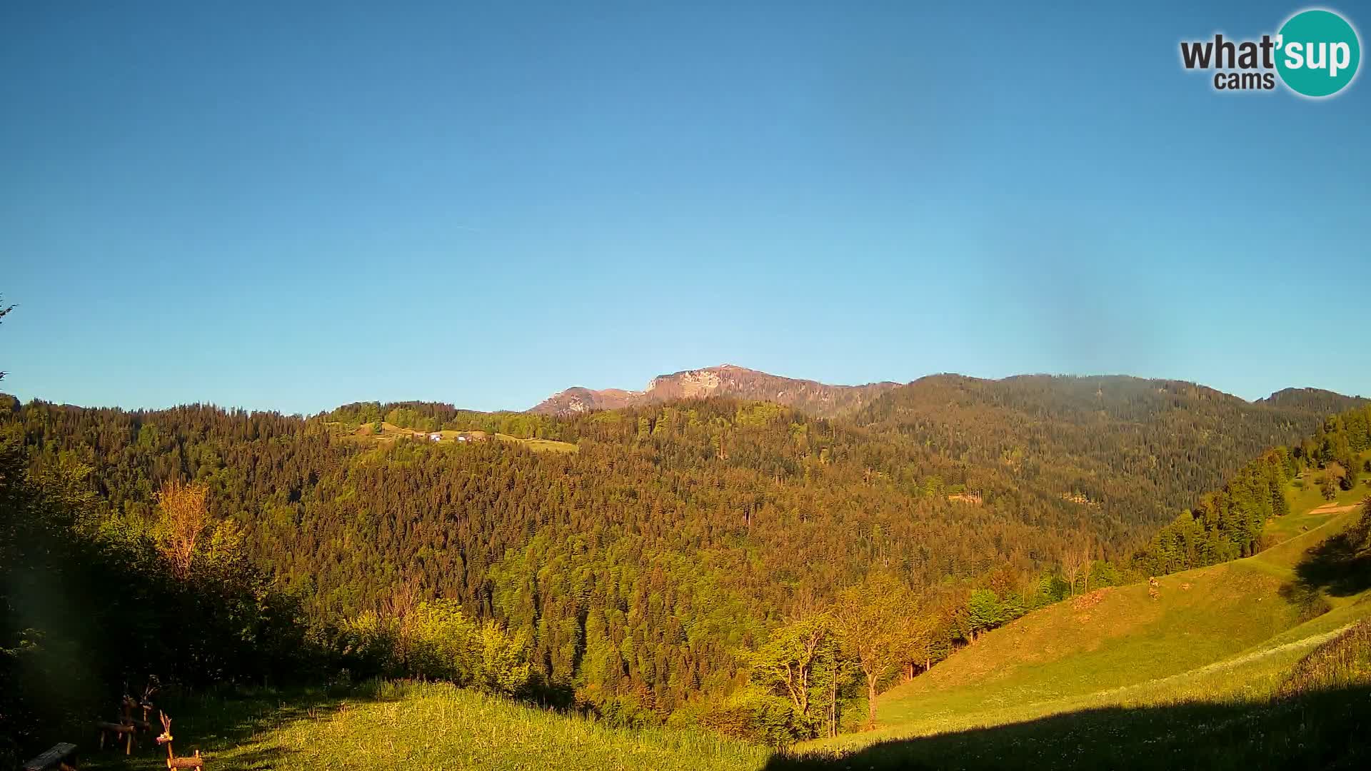 Web kamera Brunarica Dražgoše – Pogled uživo na Ratitovec (1666 m)