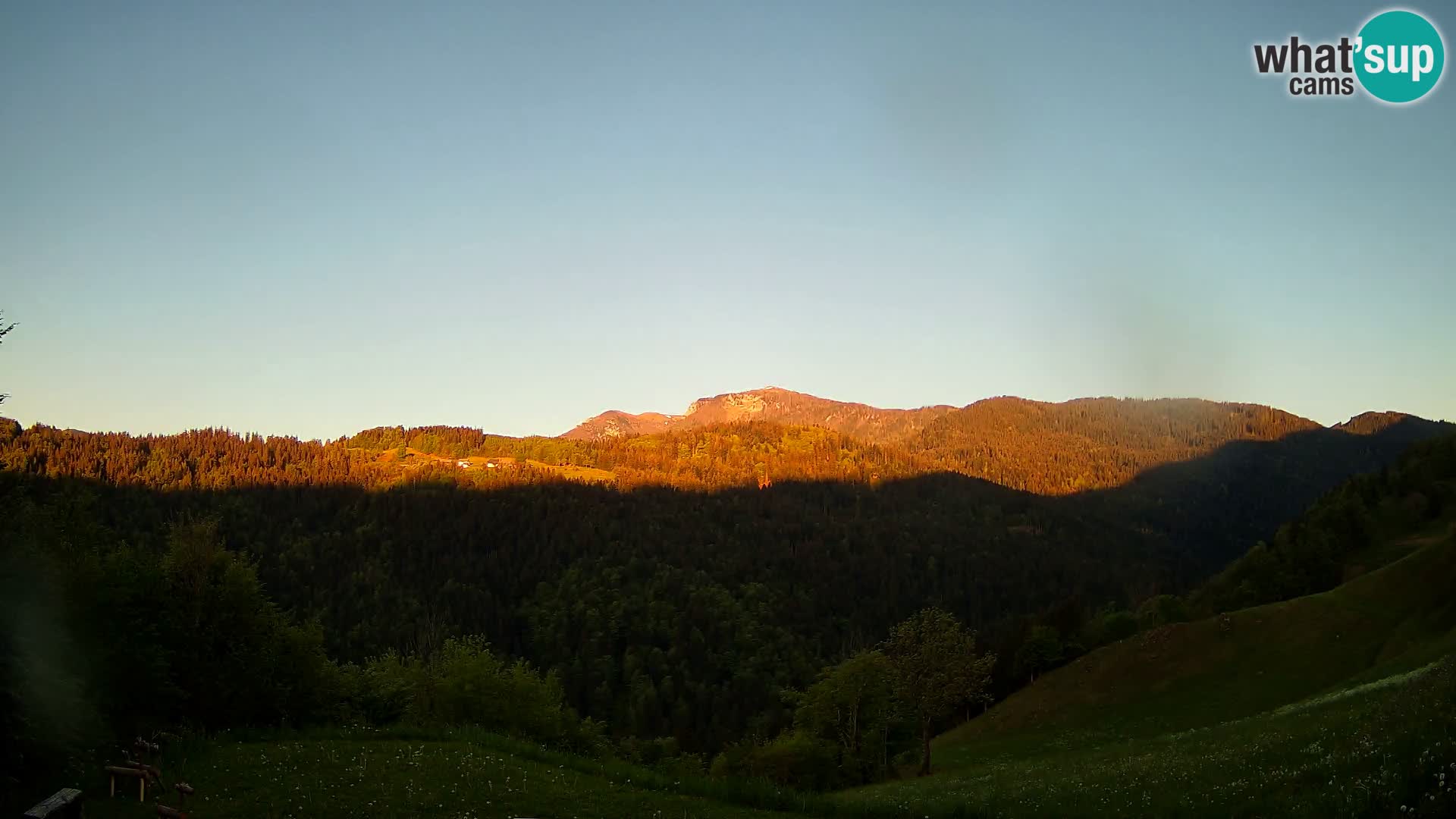 Webcam Brunarica Dražgoše – Live View of Ratitovec (1666 m)