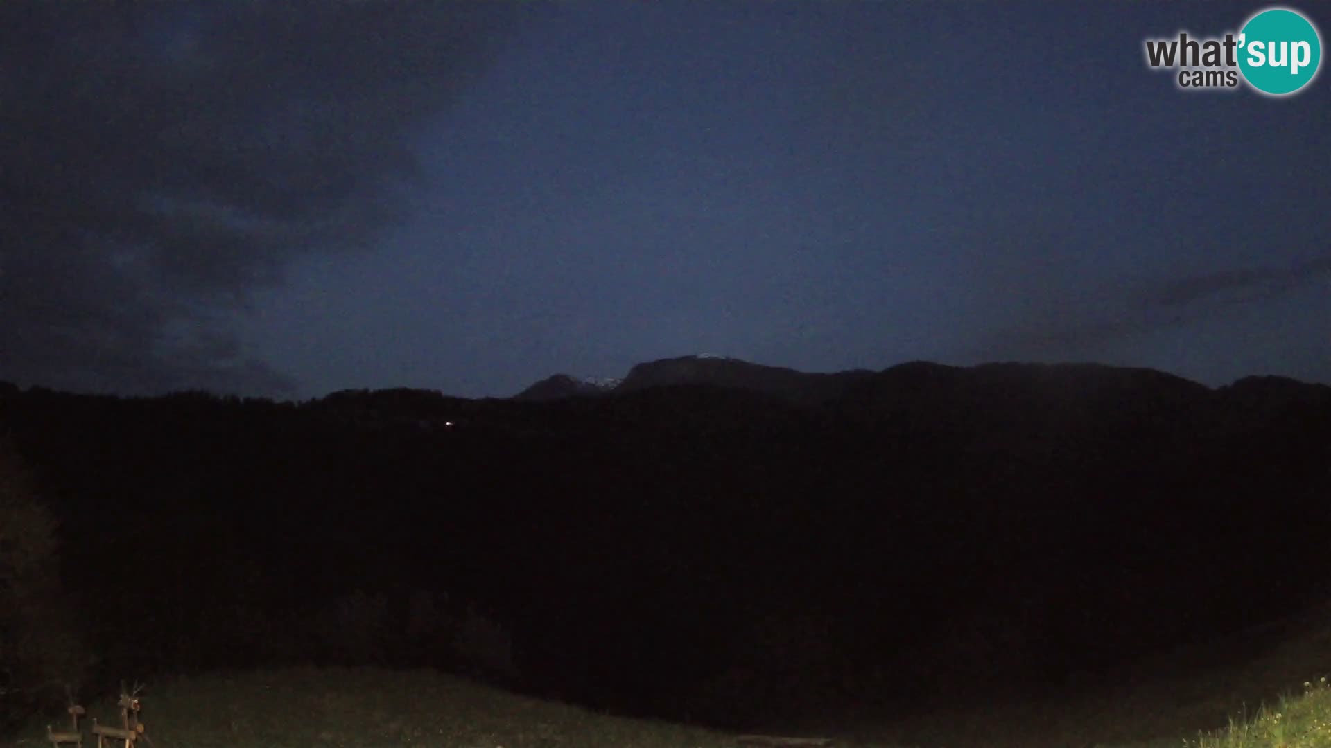 Webcam Brunarica Dražgoše – Live View of Ratitovec (1666 m)