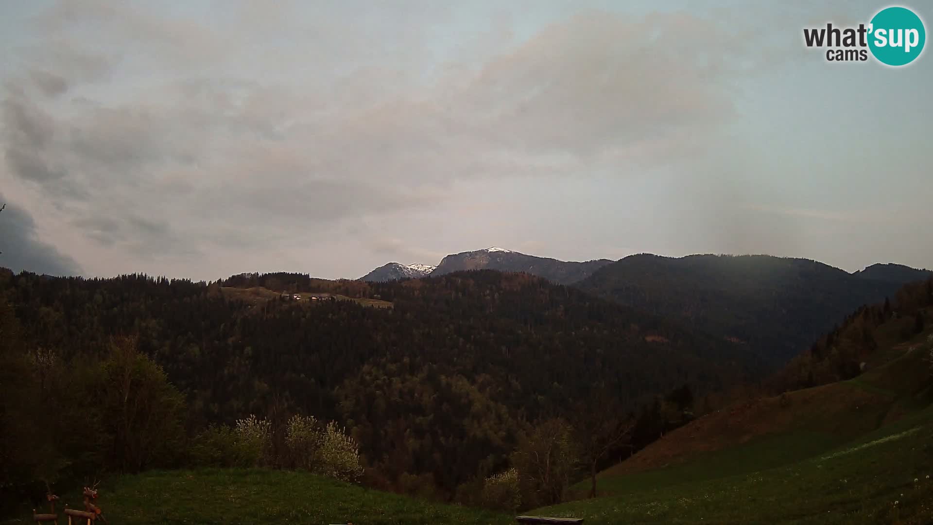 Webcam Brunarica Dražgoše – Live View of Ratitovec (1666 m)