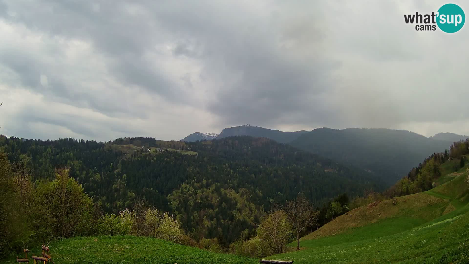 Webcam Brunarica Dražgoše – Vista live sul Ratitovec (1666 m)