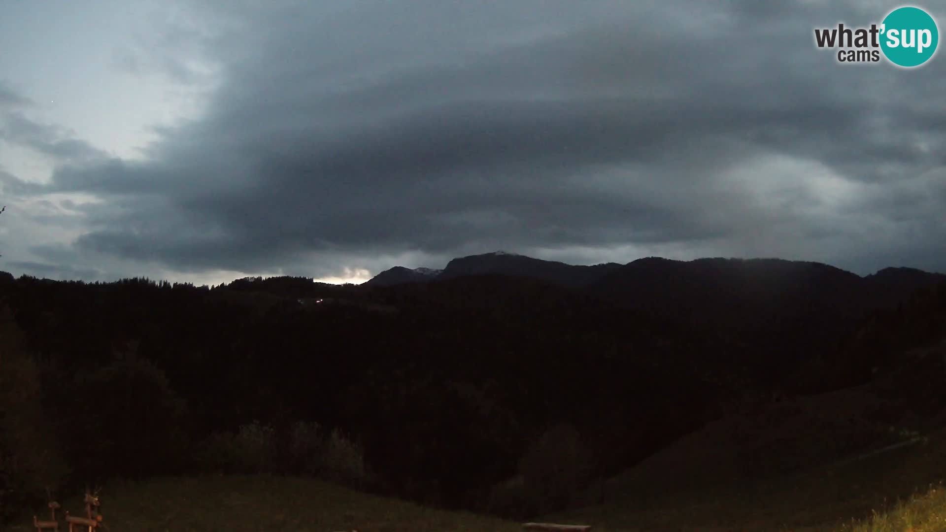 Webcam Brunarica Dražgoše – Live View of Ratitovec (1666 m)