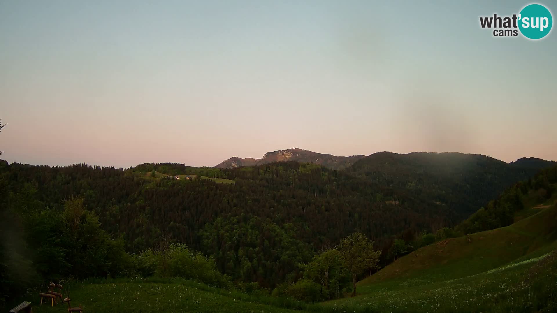 Webcam Brunarica Dražgoše – Live View of Ratitovec (1666 m)