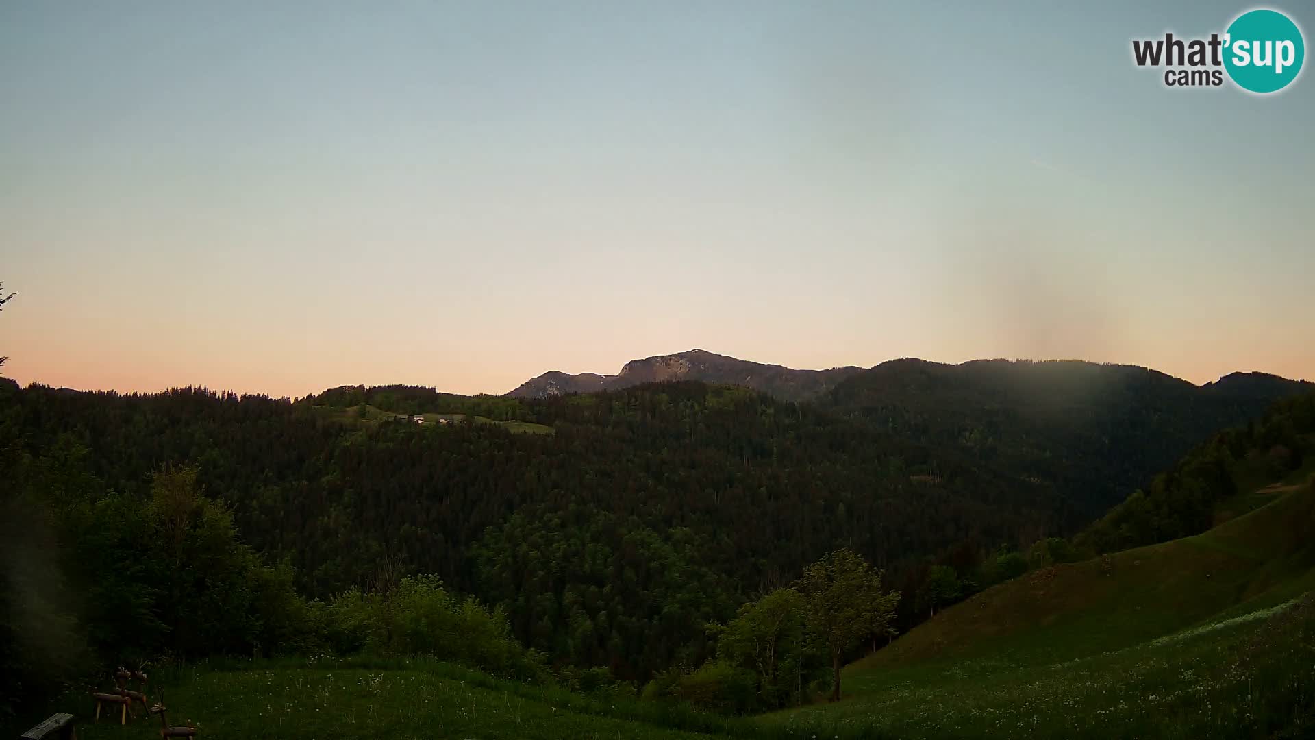 Webcam Brunarica Dražgoše – Live View of Ratitovec (1666 m)