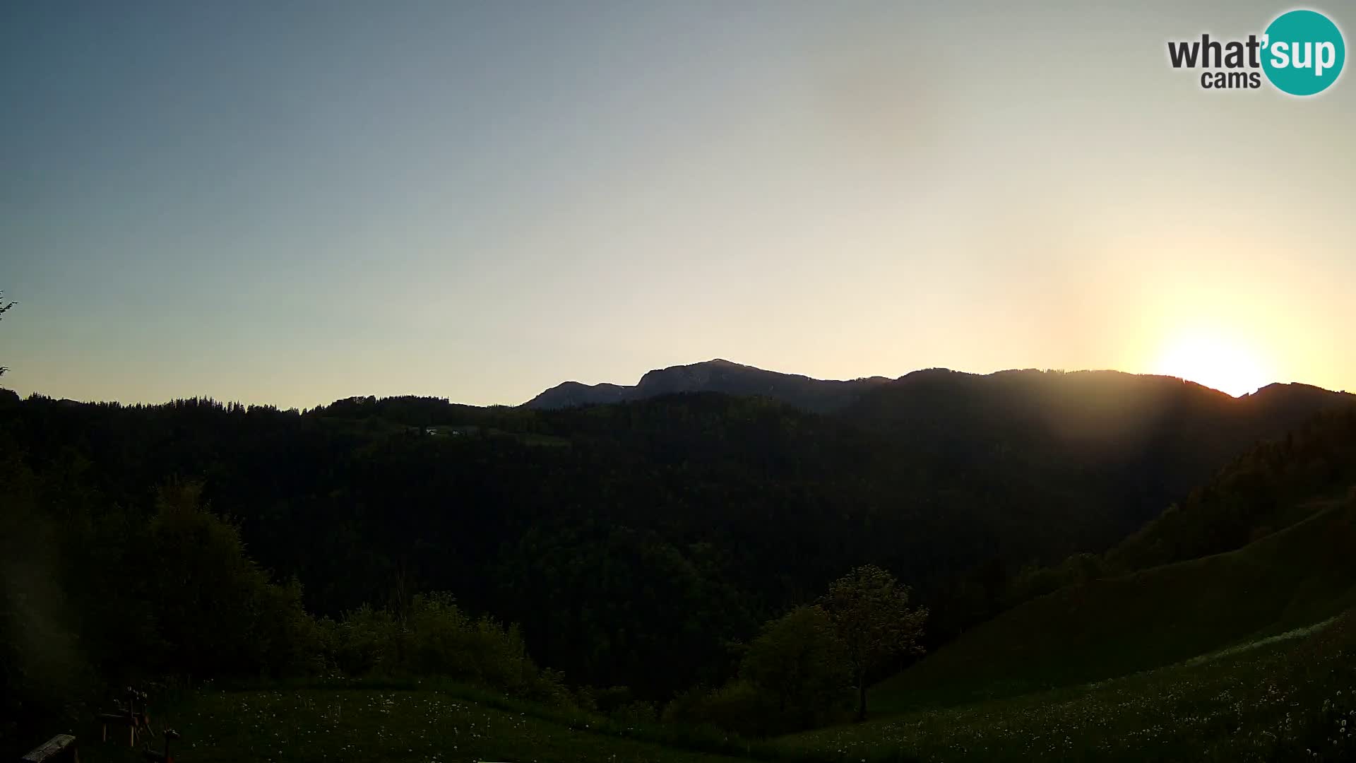 Webcam Brunarica Dražgoše – Live View of Ratitovec (1666 m)