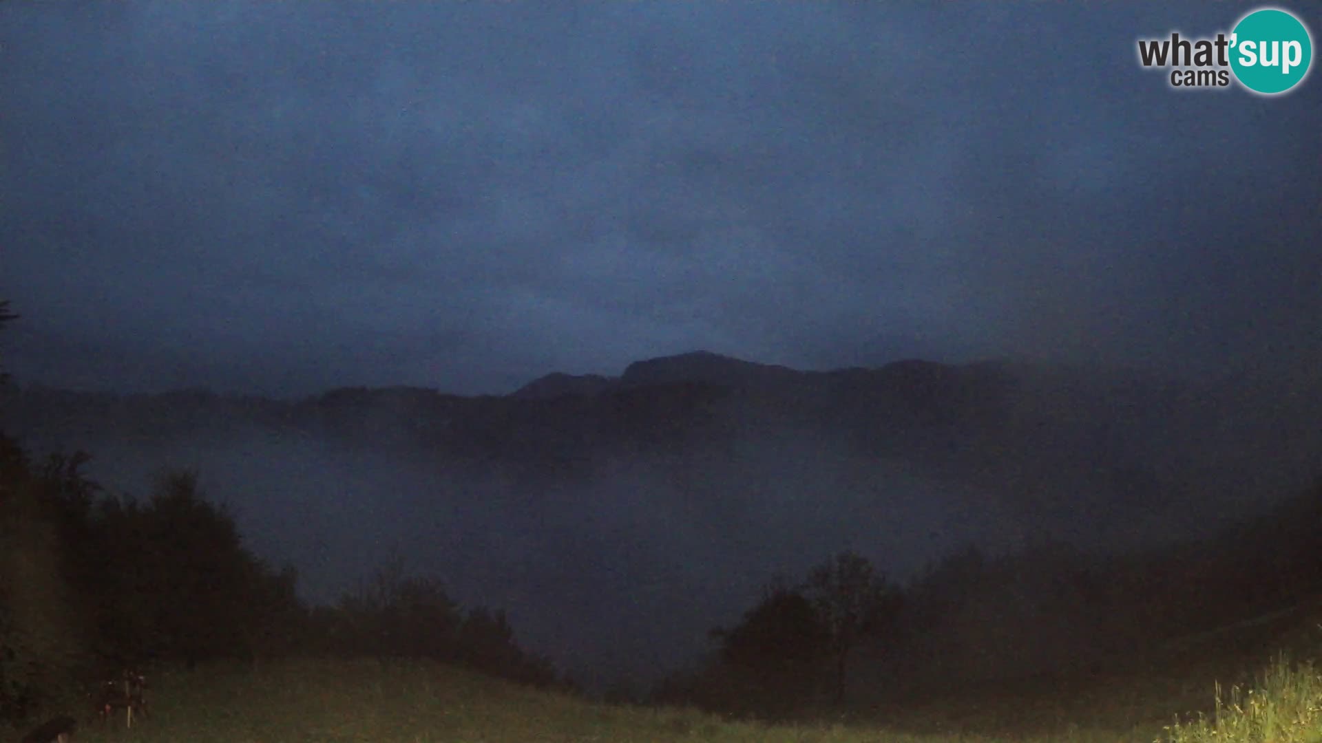 Webcam Brunarica Dražgoše – Live View of Ratitovec (1666 m)