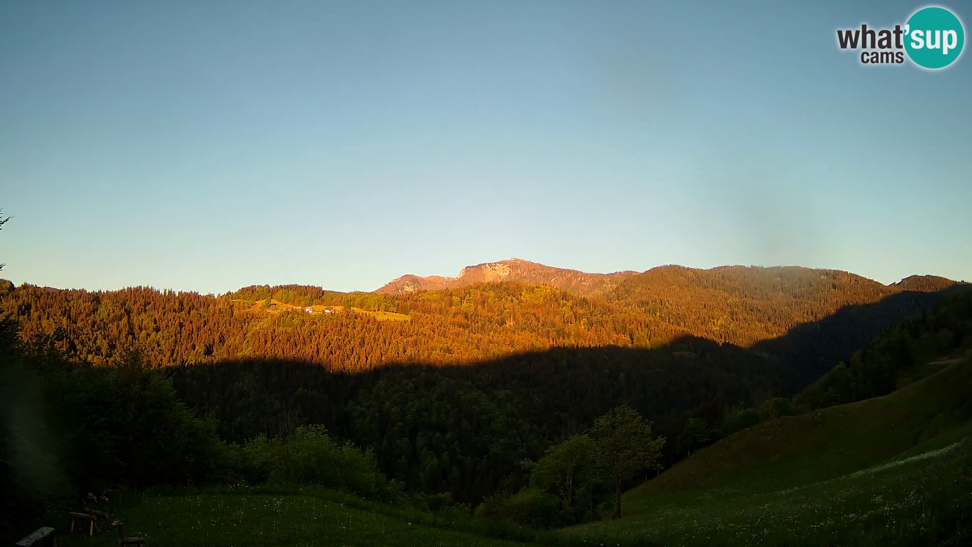 Webcam Brunarica Dražgoše – Live View of Ratitovec (1666 m)