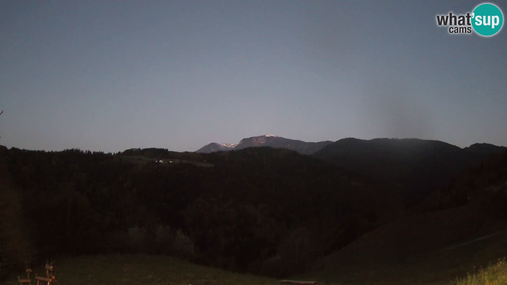 Webcam Brunarica Dražgoše – Live View of Ratitovec (1666 m)
