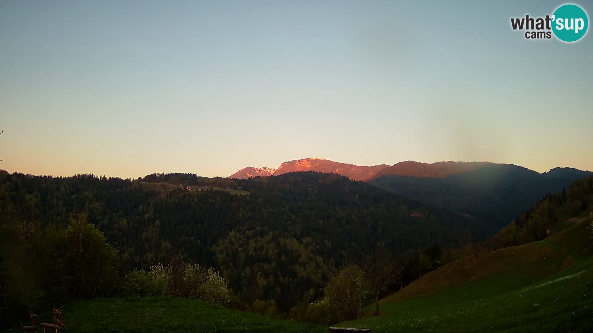 Webcam Brunarica Dražgoše – Live View of Ratitovec (1666 m)