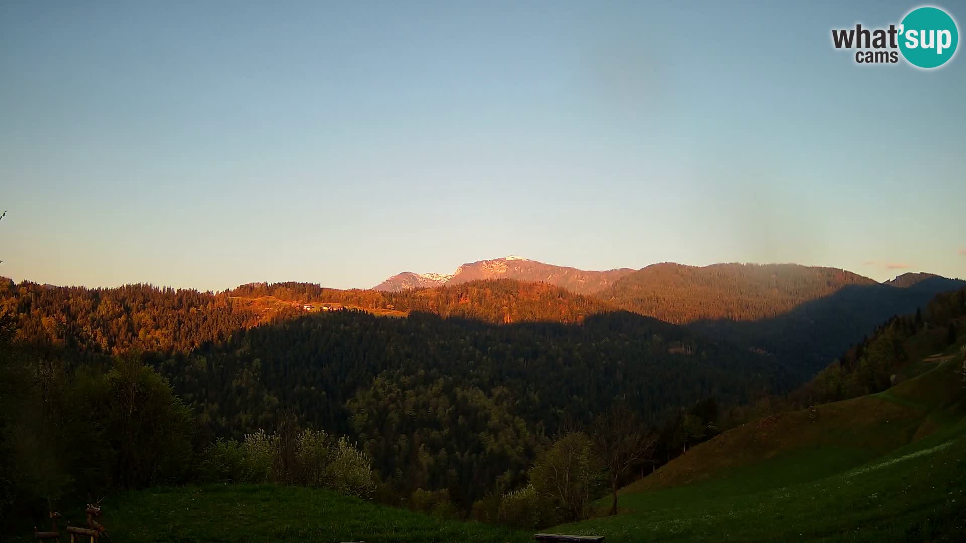 Webcam Brunarica Dražgoše – Live View of Ratitovec (1666 m)