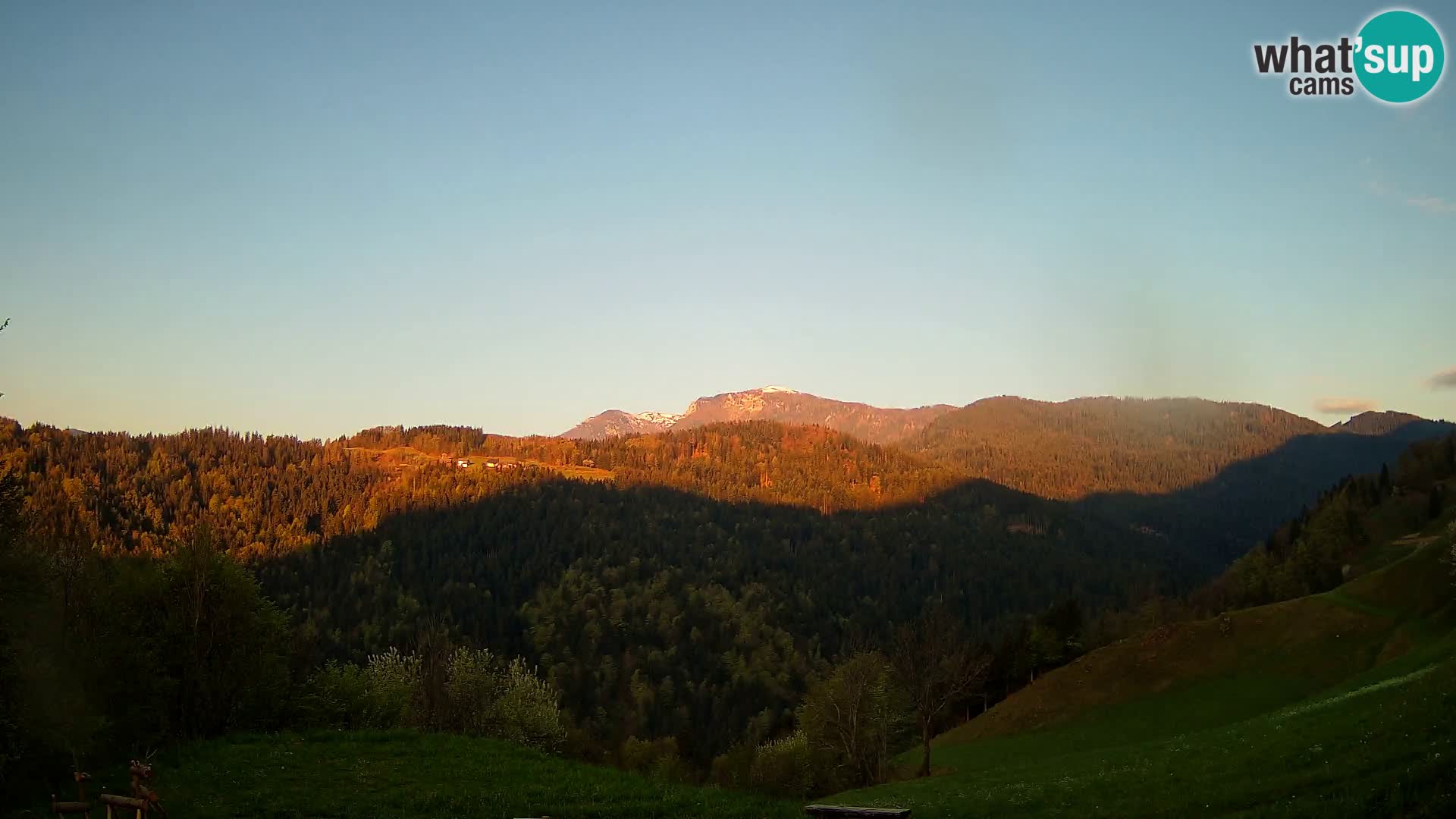 Webcam Brunarica Dražgoše – Live View of Ratitovec (1666 m)