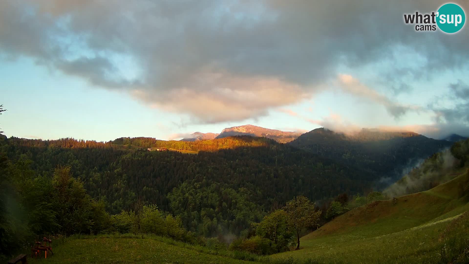 Web kamera Brunarica Dražgoše – Pogled uživo na Ratitovec (1666 m)