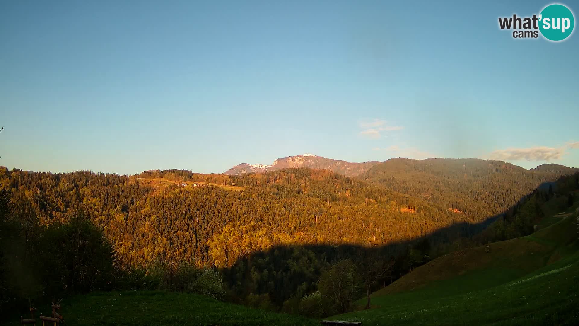 Webcam Brunarica Dražgoše – Live View of Ratitovec (1666 m)